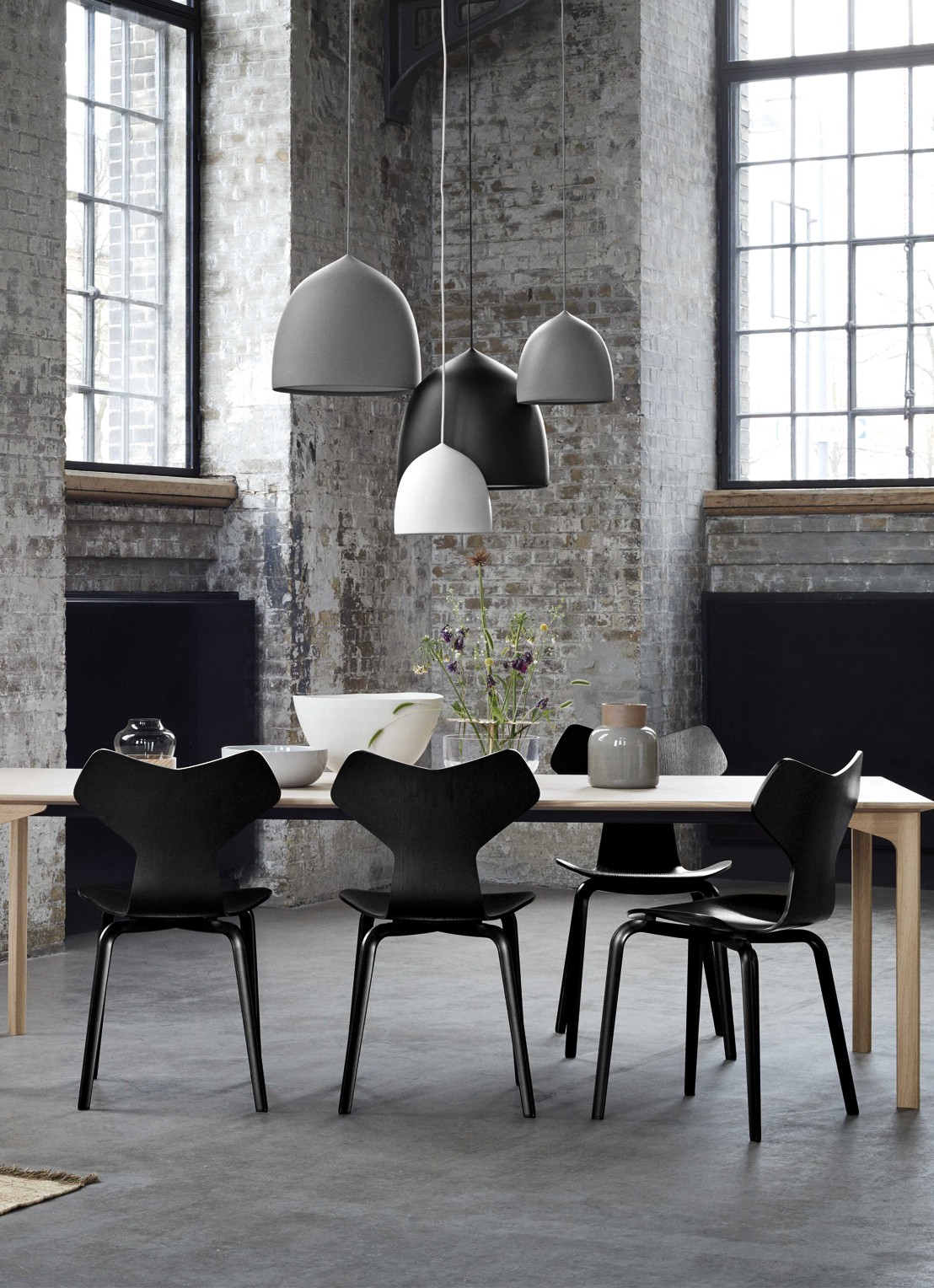 Fritz Hansen Grand Prix Chair Wood stoel gekleurd essen - detail zwart