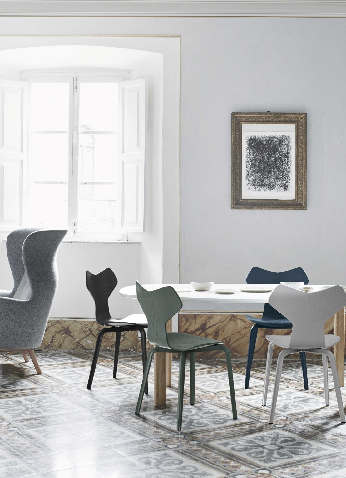 Fritz Hansen Grand Prix Chair Wood stoel gekleurd essen - voorkant 3 zwart