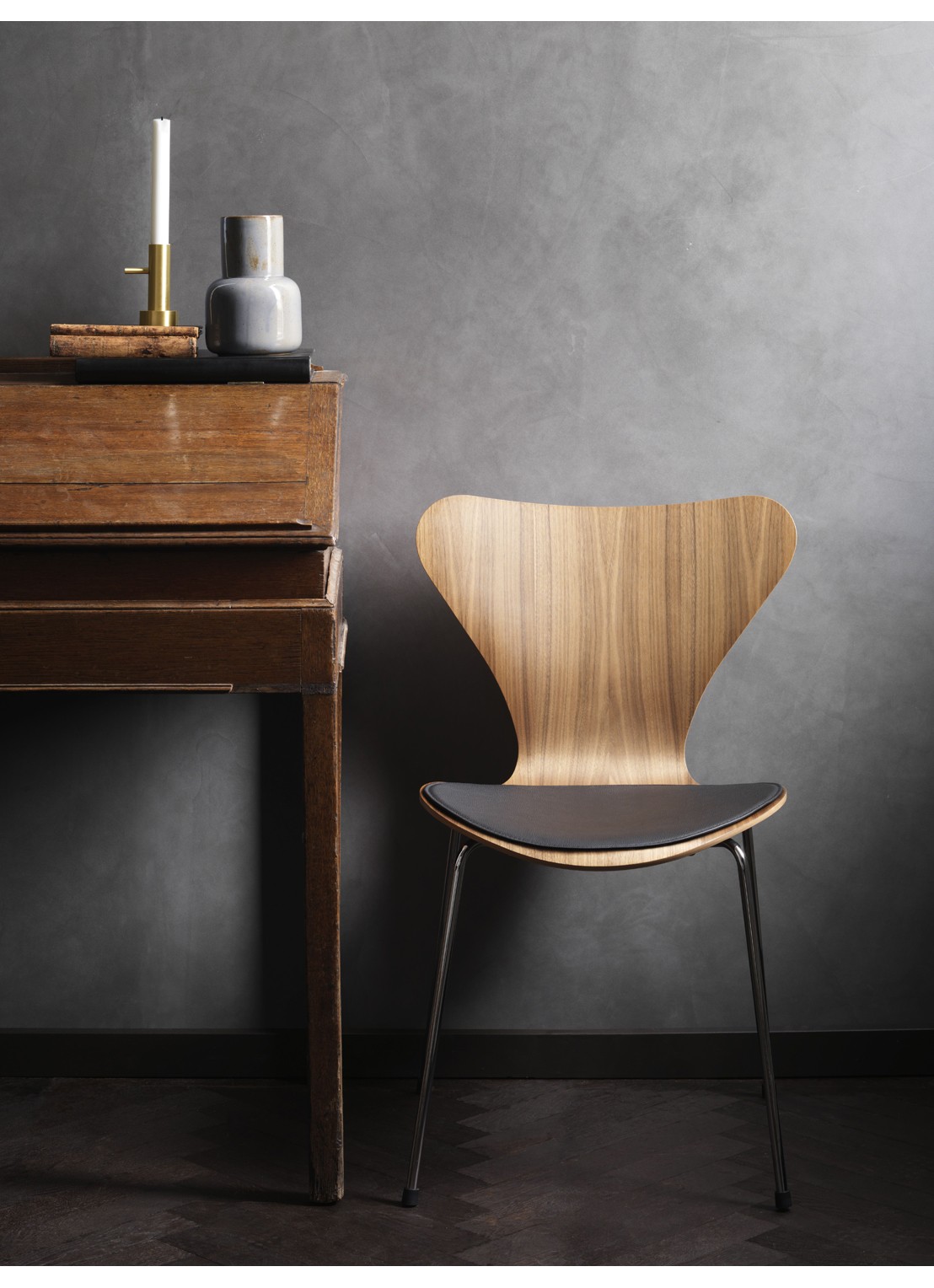 Fritz Hansen Vlinderstoel Series 7 zitkussen van leer 39 cm - detail zwart