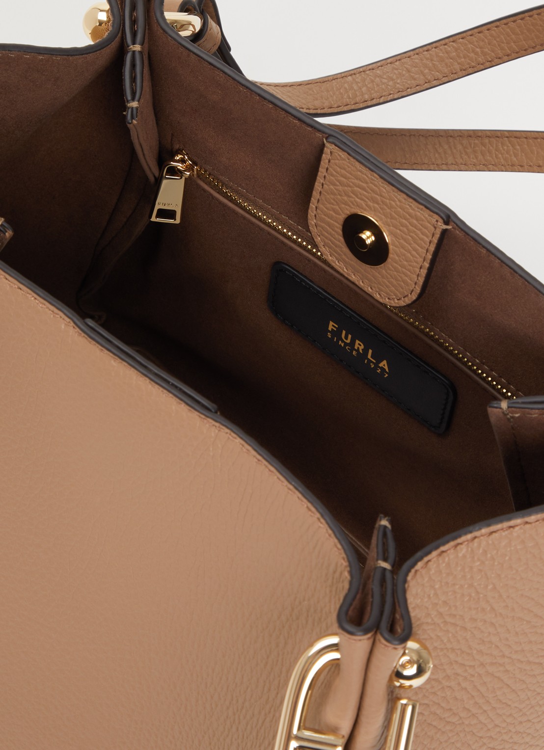 FURLA Nuvola M schoudertas van leer met verstelbare schouderriem - detail 2 donkerbeige