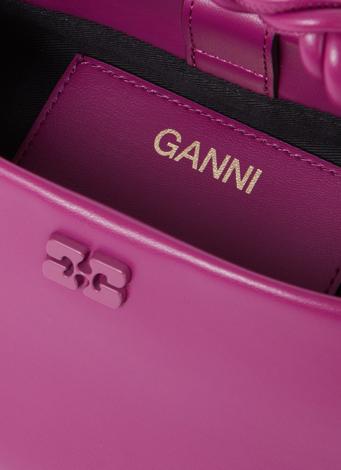 Ganni Bou mini handtas met afneembare schouderriem - detail donkerroze
