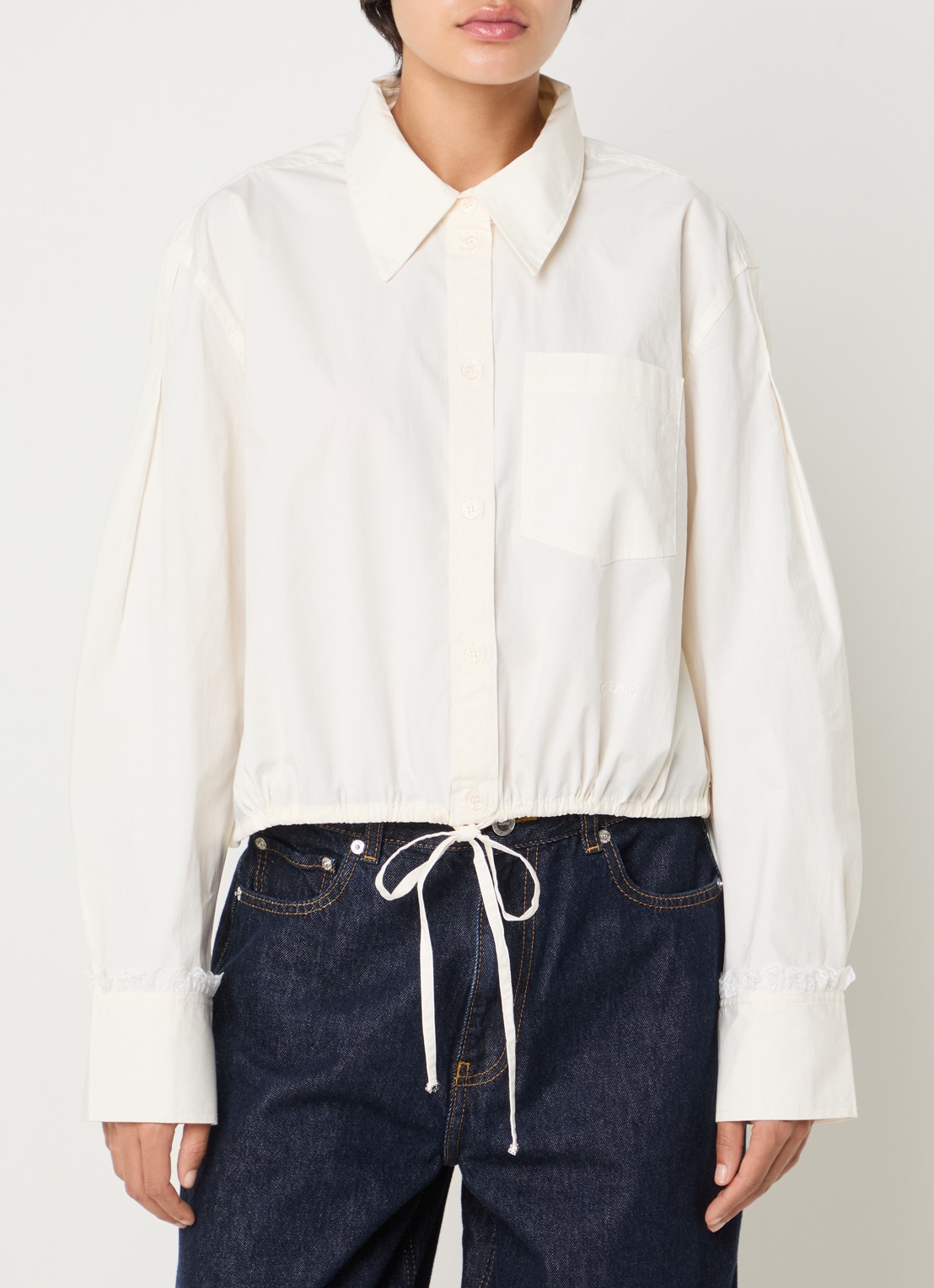Ganni Cropped blouse met trekkoord en details van kant - detail gebroken wit