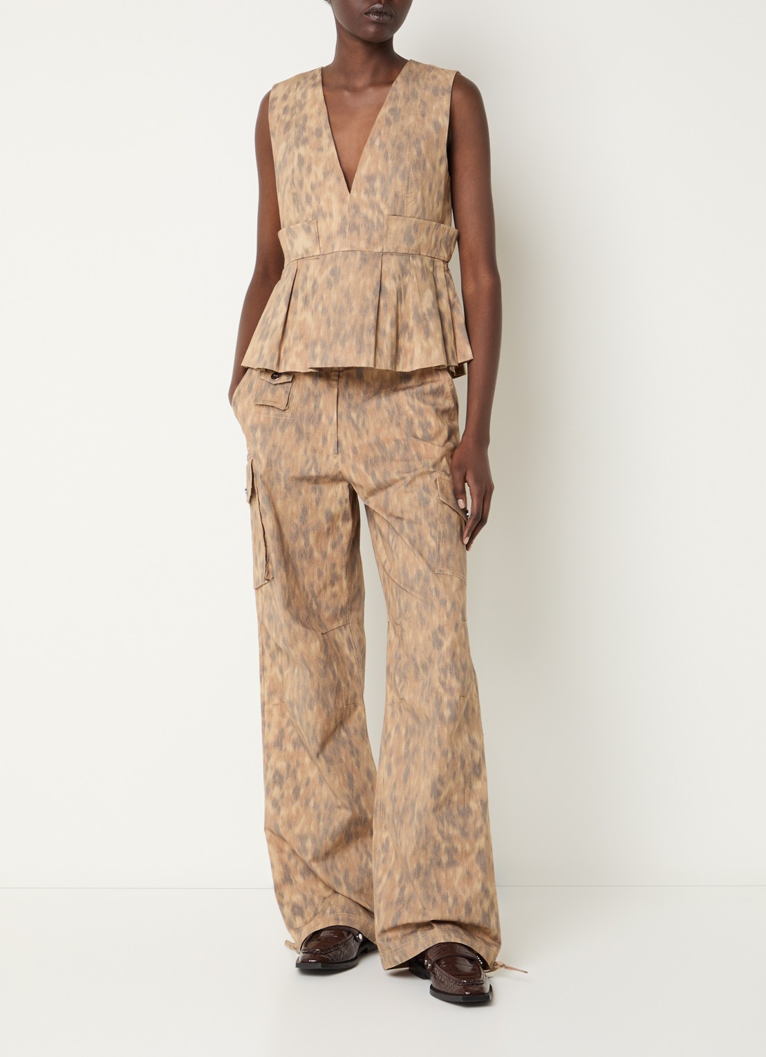 Ganni High waist loose fit cargobroek met steekzakken - voorkant 3 camel