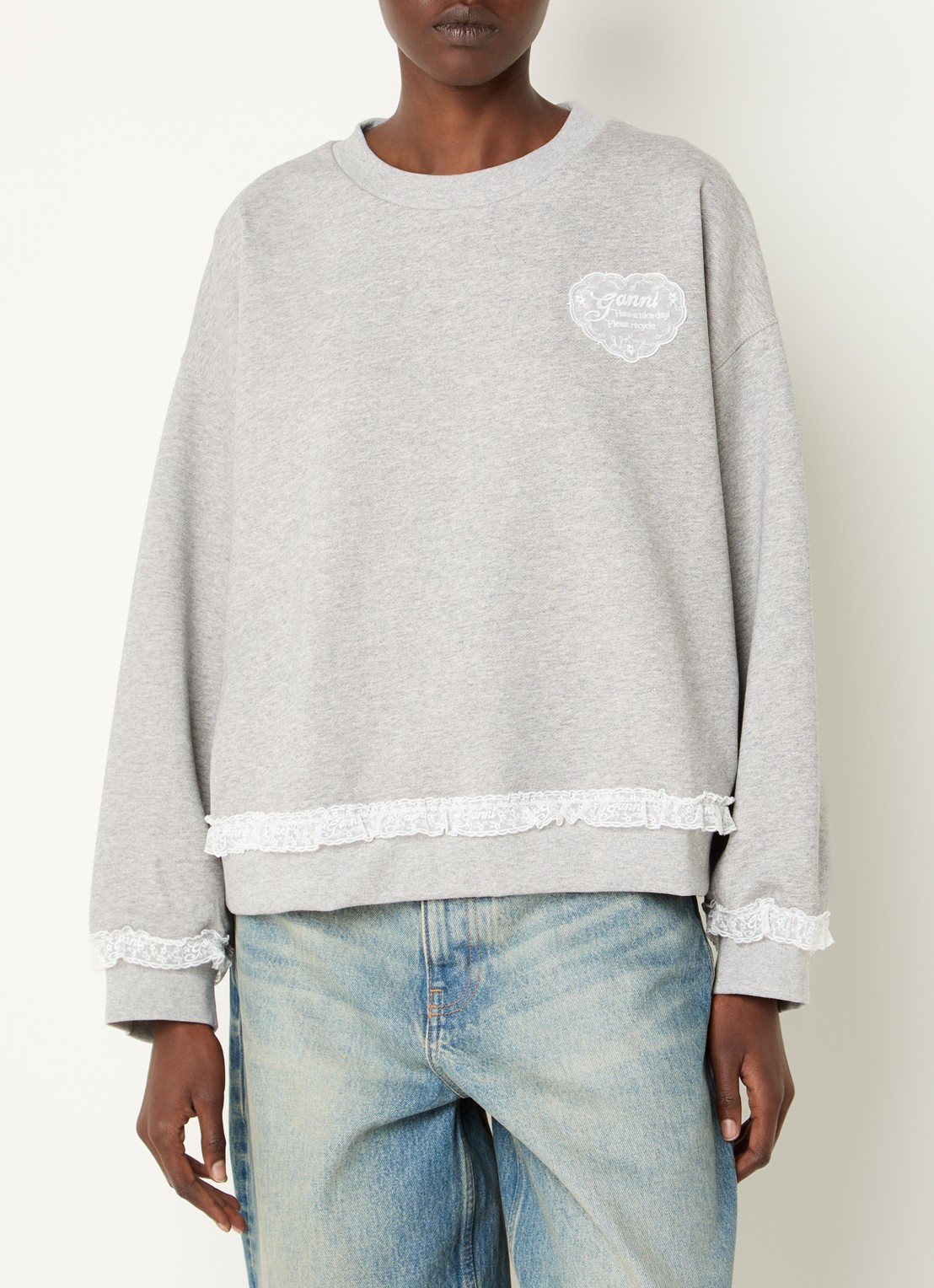 Ganni Isoli sweater met logo en details van kant - detail grijsmele