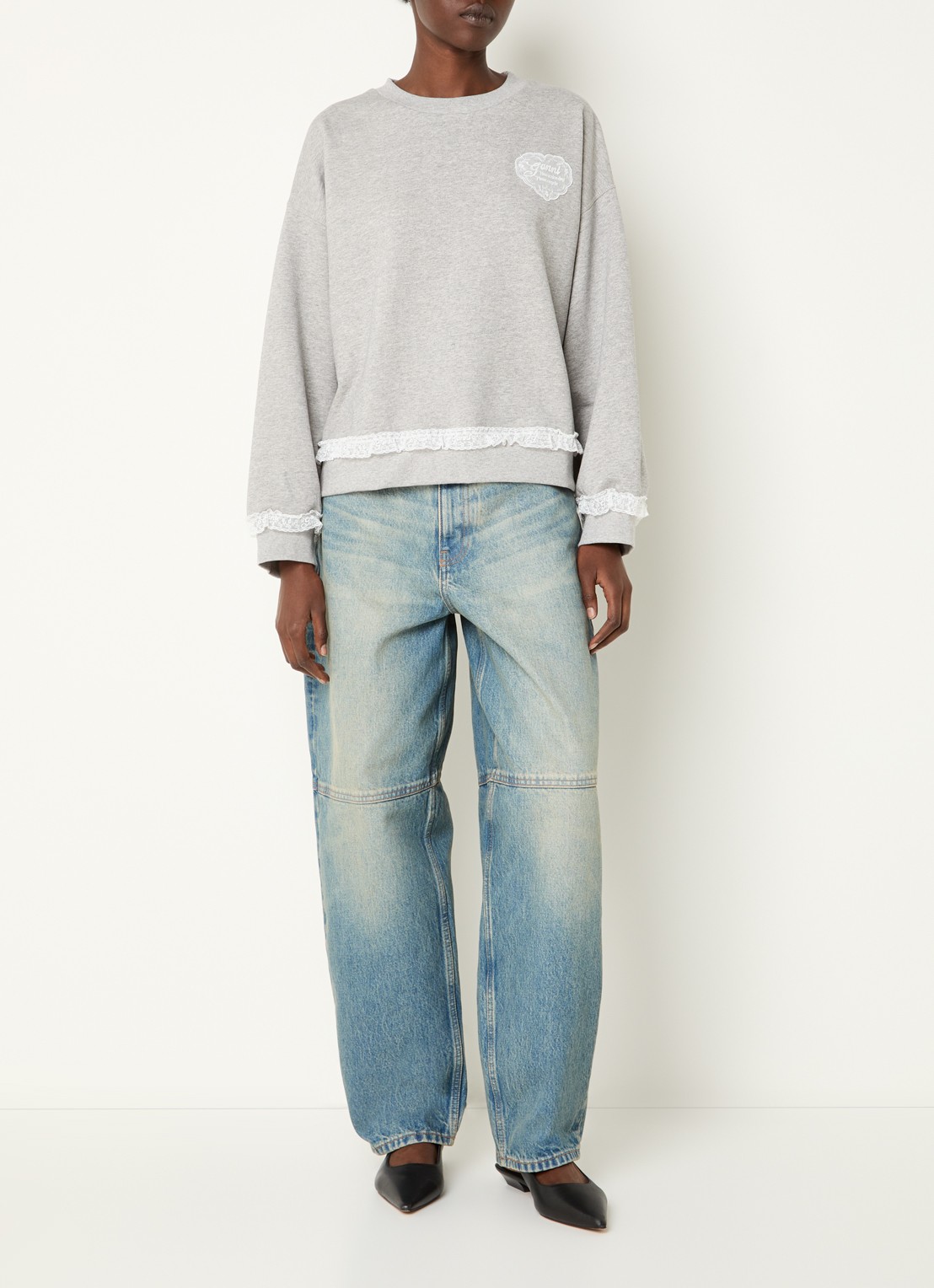 Ganni Isoli sweater met logo en details van kant - voorkant 3 grijsmele