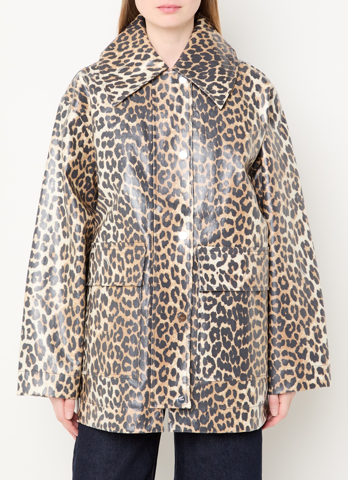 Ganni Jack met panterprint en klepzakken - detail camel