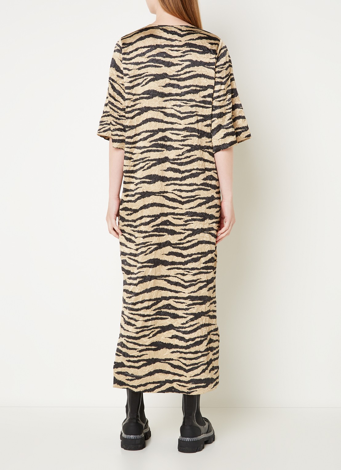 Ganni Maxi blousejurk met tijgerprint en structuur - achterkant 3 donkerbeige
