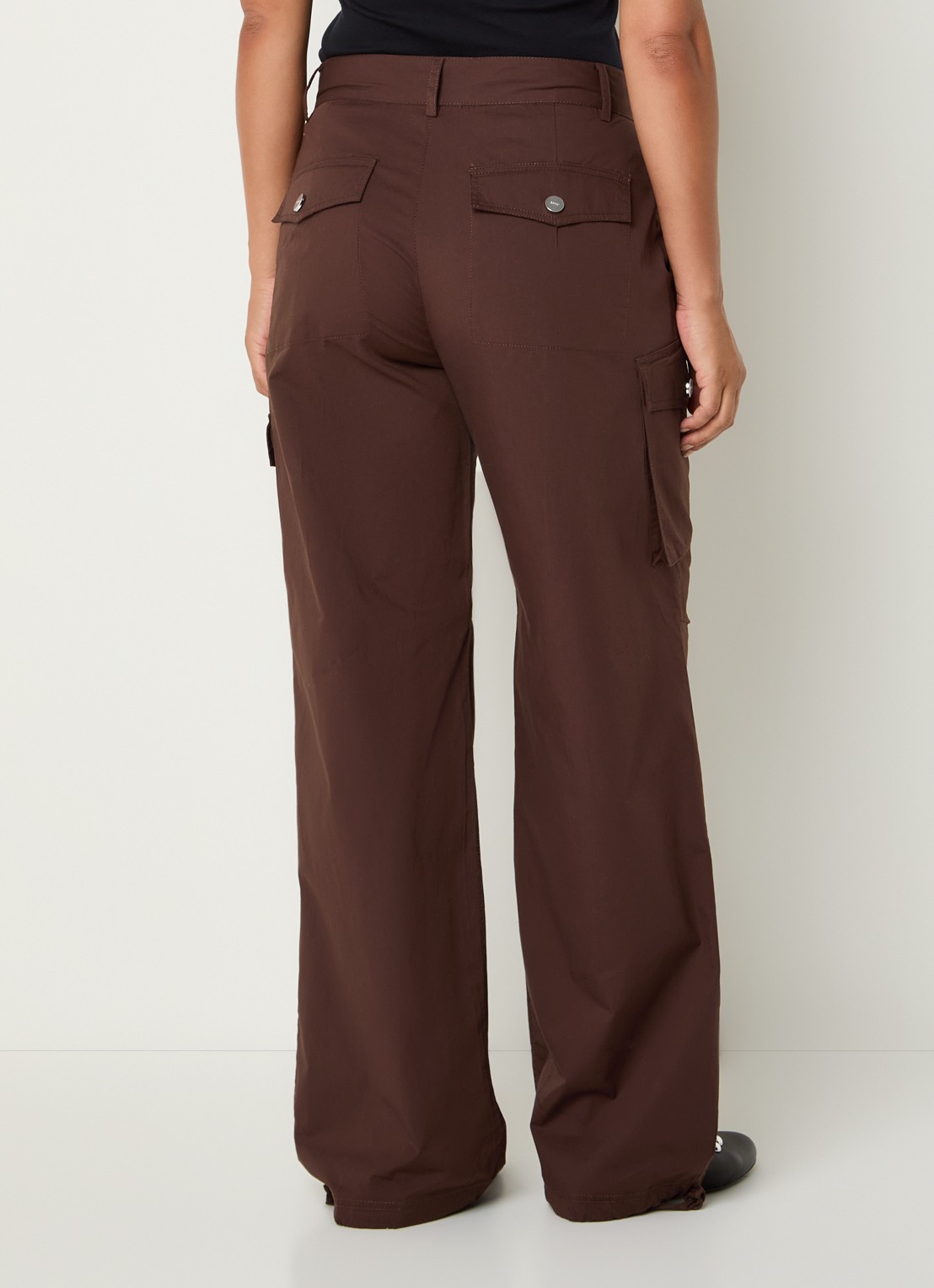 Ganni Mid waist straight leg broek met steekzakken - achterkant 4 kastanjebruin