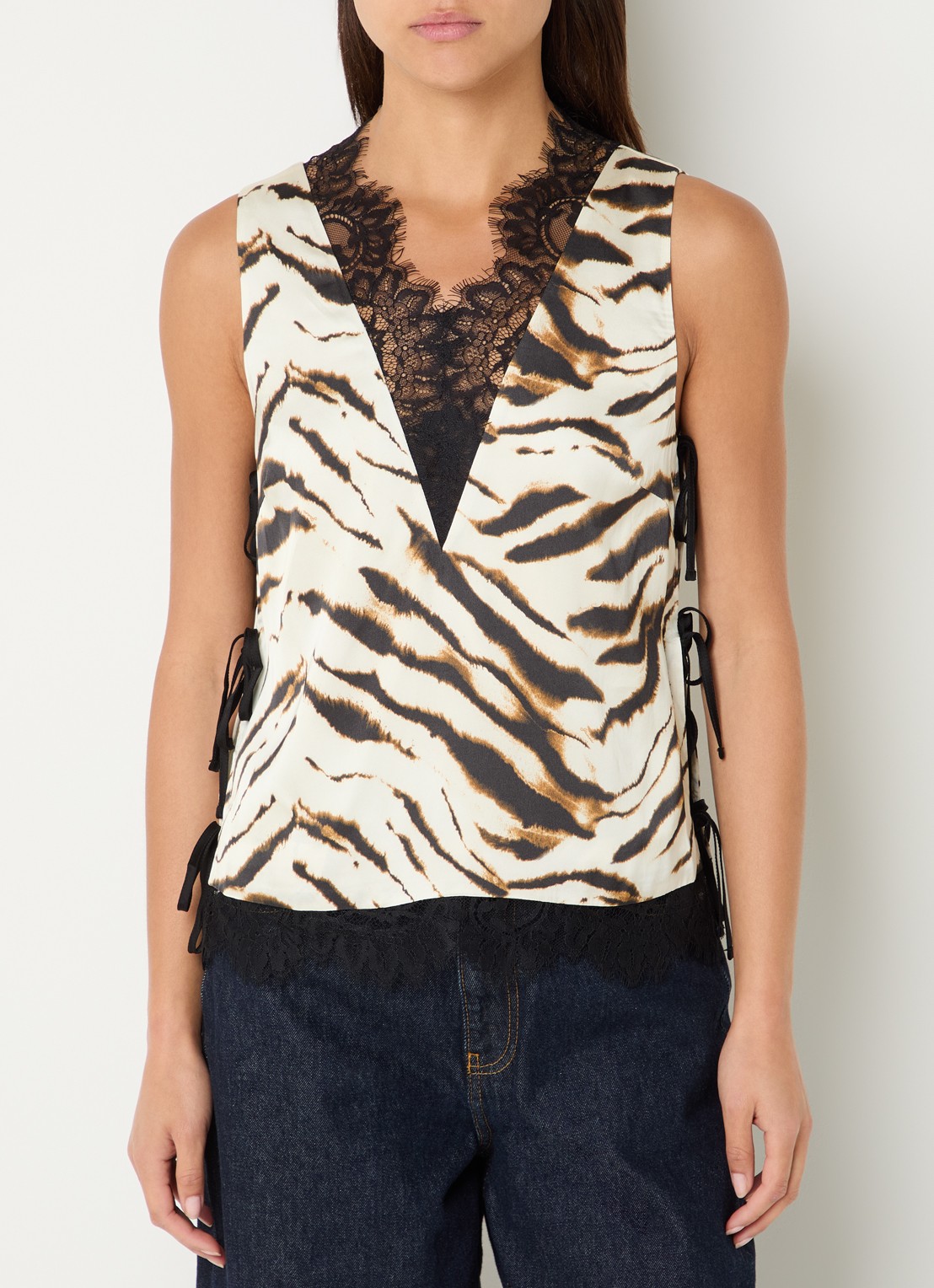 Ganni Mouwloze top van satijn met zebraprint en details van kant - detail 3 gebroken wit