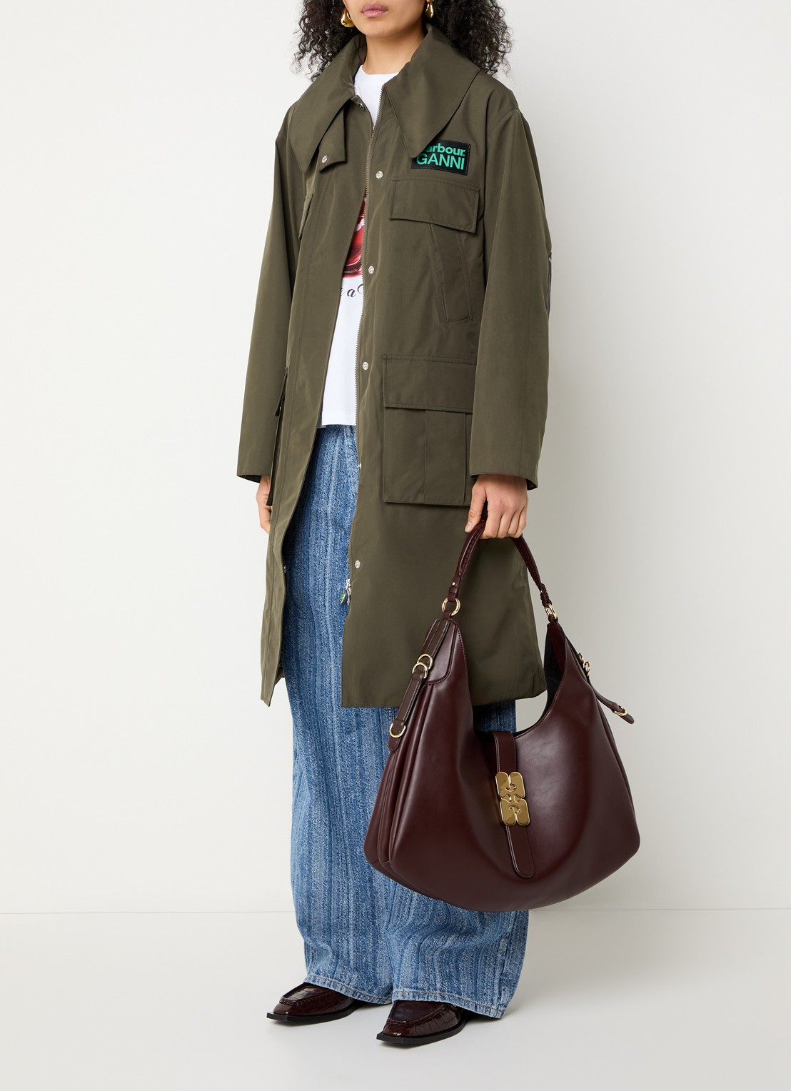 Ganni Parka met logo en klepzakken - voorkant 2 bronsgroen