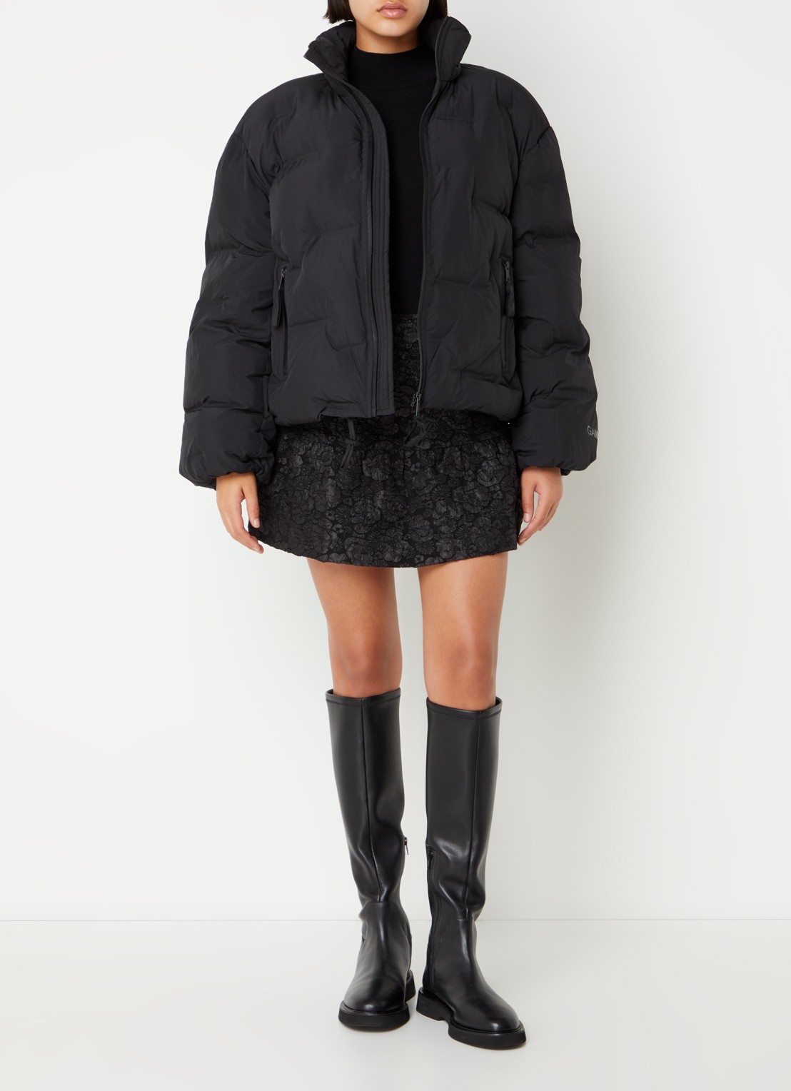 Ganni Puffer jack met ritszakken en afneembare capuchon - voorkant 2 zwart