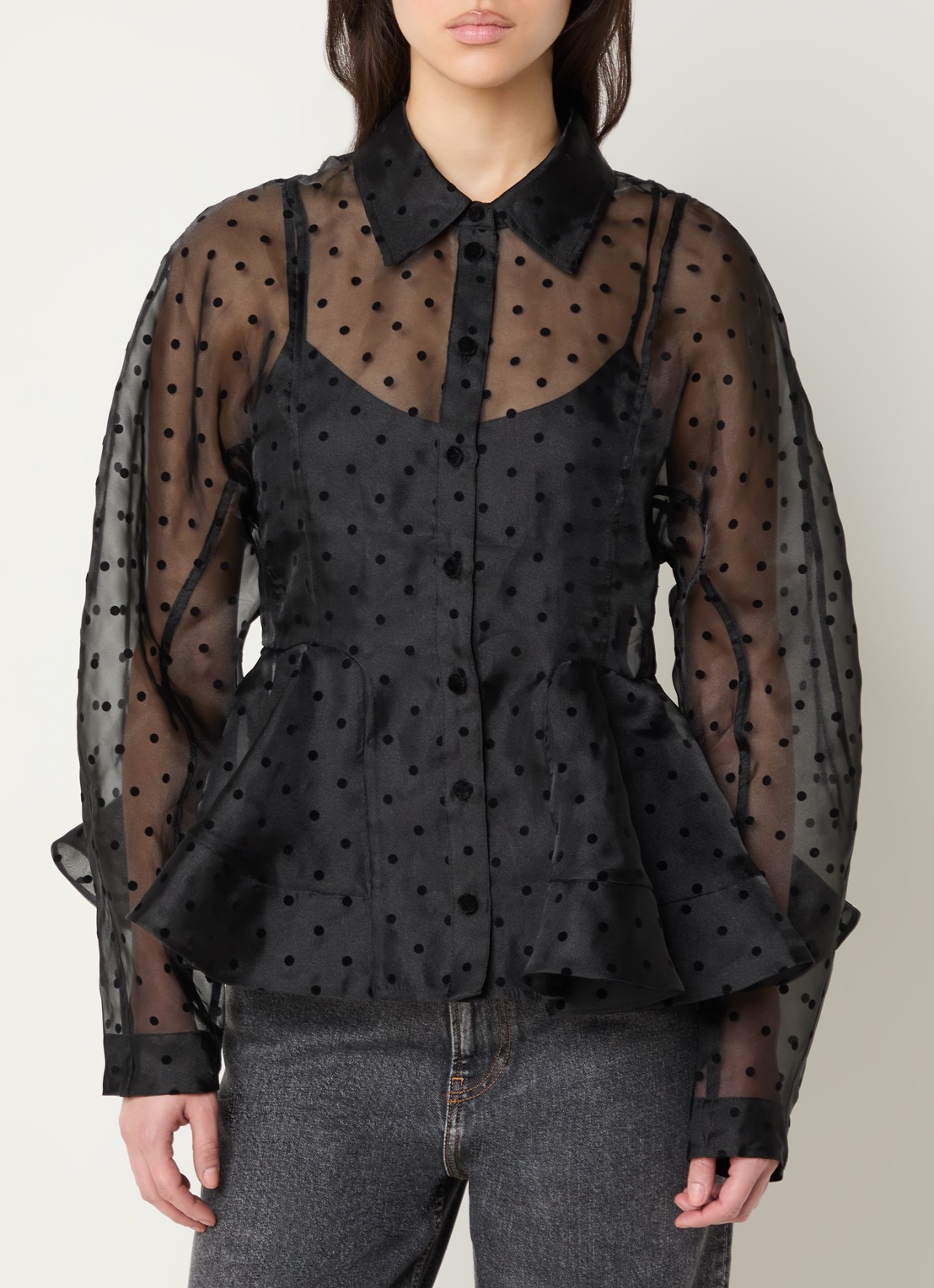Ganni Semi-transparante blouse met stippenprint en peplum - detail 2 zwart