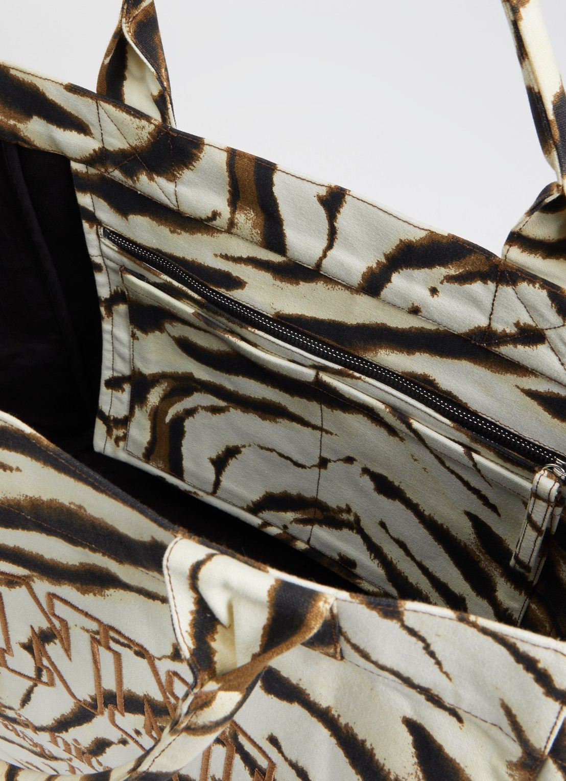 Ganni Shopper met zebraprint en logoborduring - detail beige