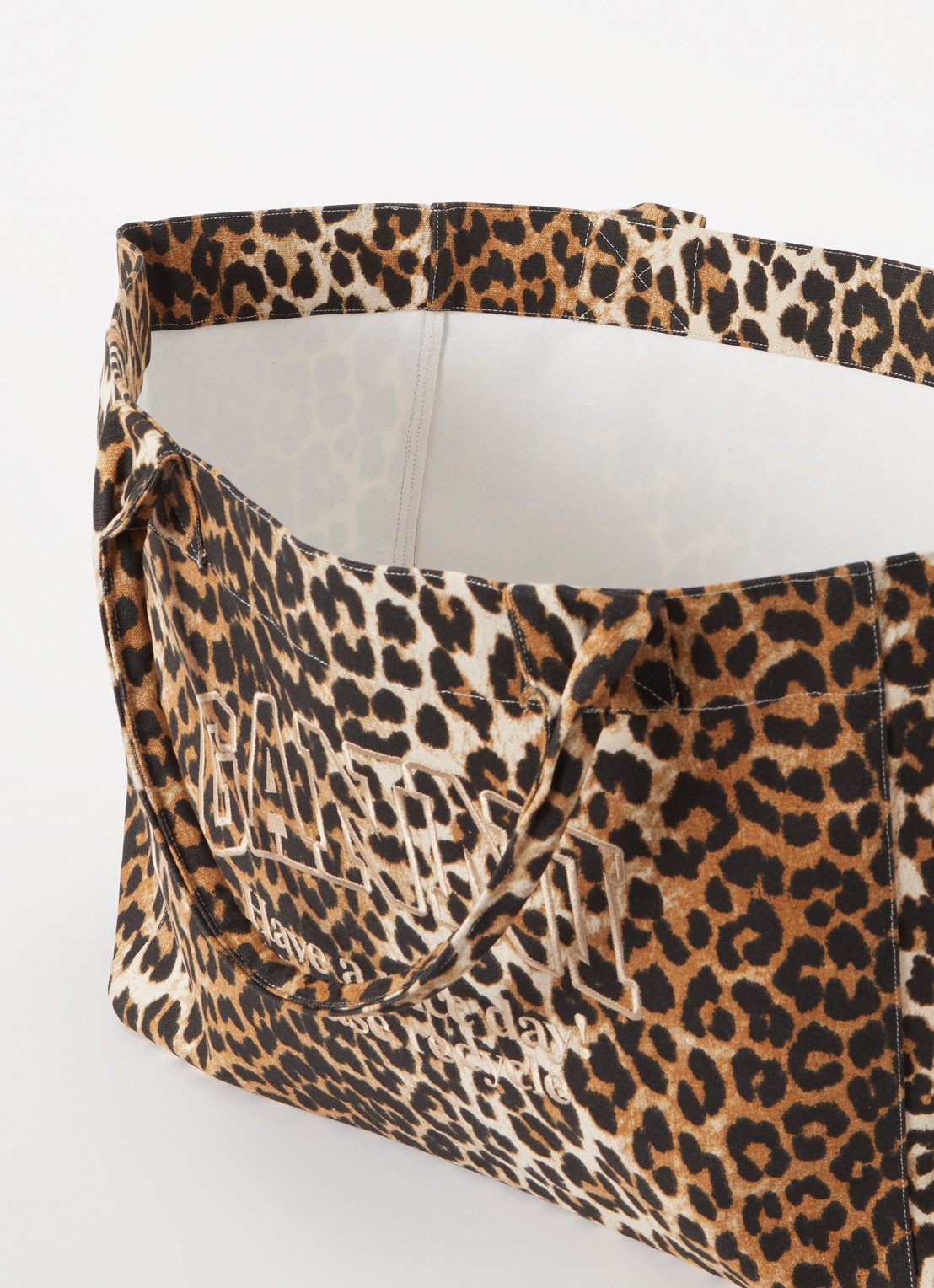 Ganni XXL shopper van canvas met panterprint en logoborduring - detail 4 bruin