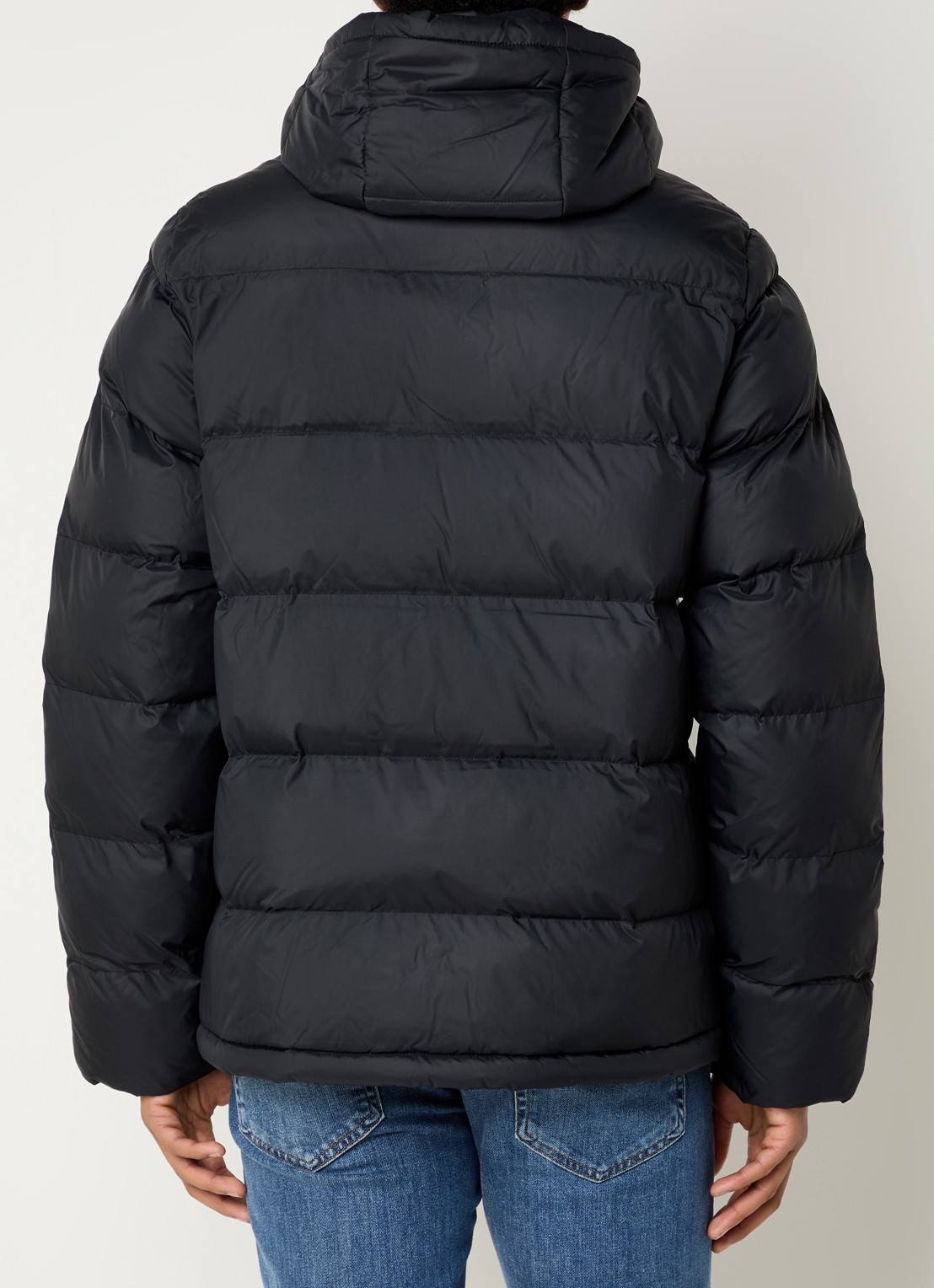 Gant Active Cloud puffer jack met afneembare capuchon en ritszakken - achterkant zwart