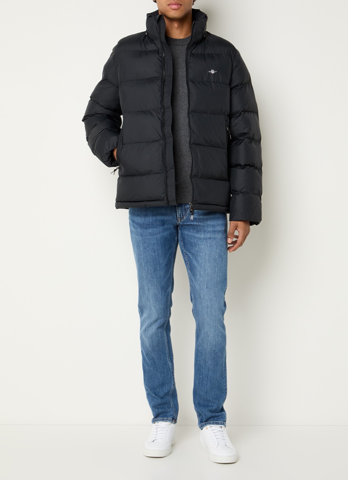 Gant Active Cloud puffer jack met afneembare capuchon en ritszakken - voorkant 3 zwart