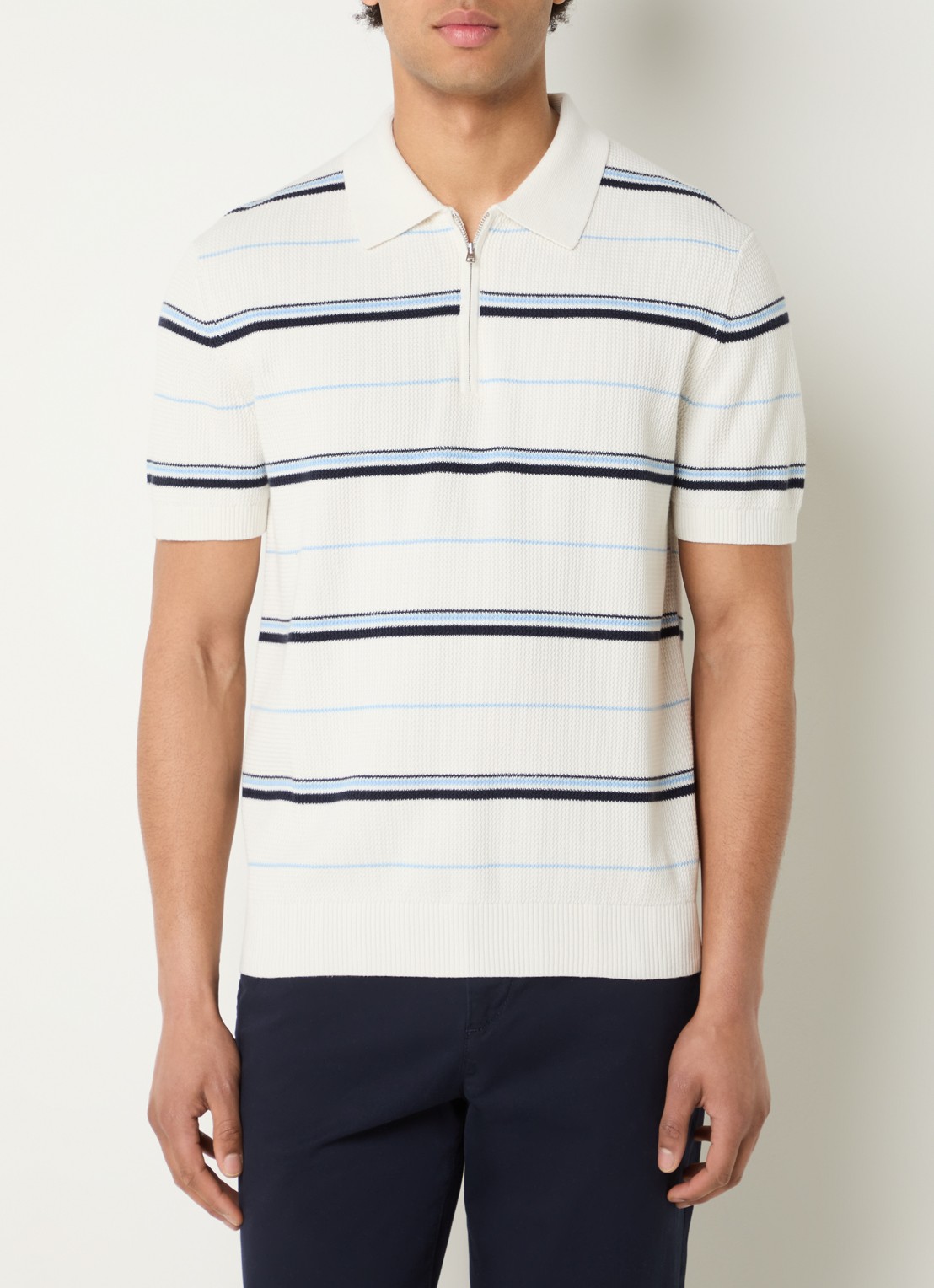 Gant Fijngebreide regular fit polo met streepprint - detail gebroken wit