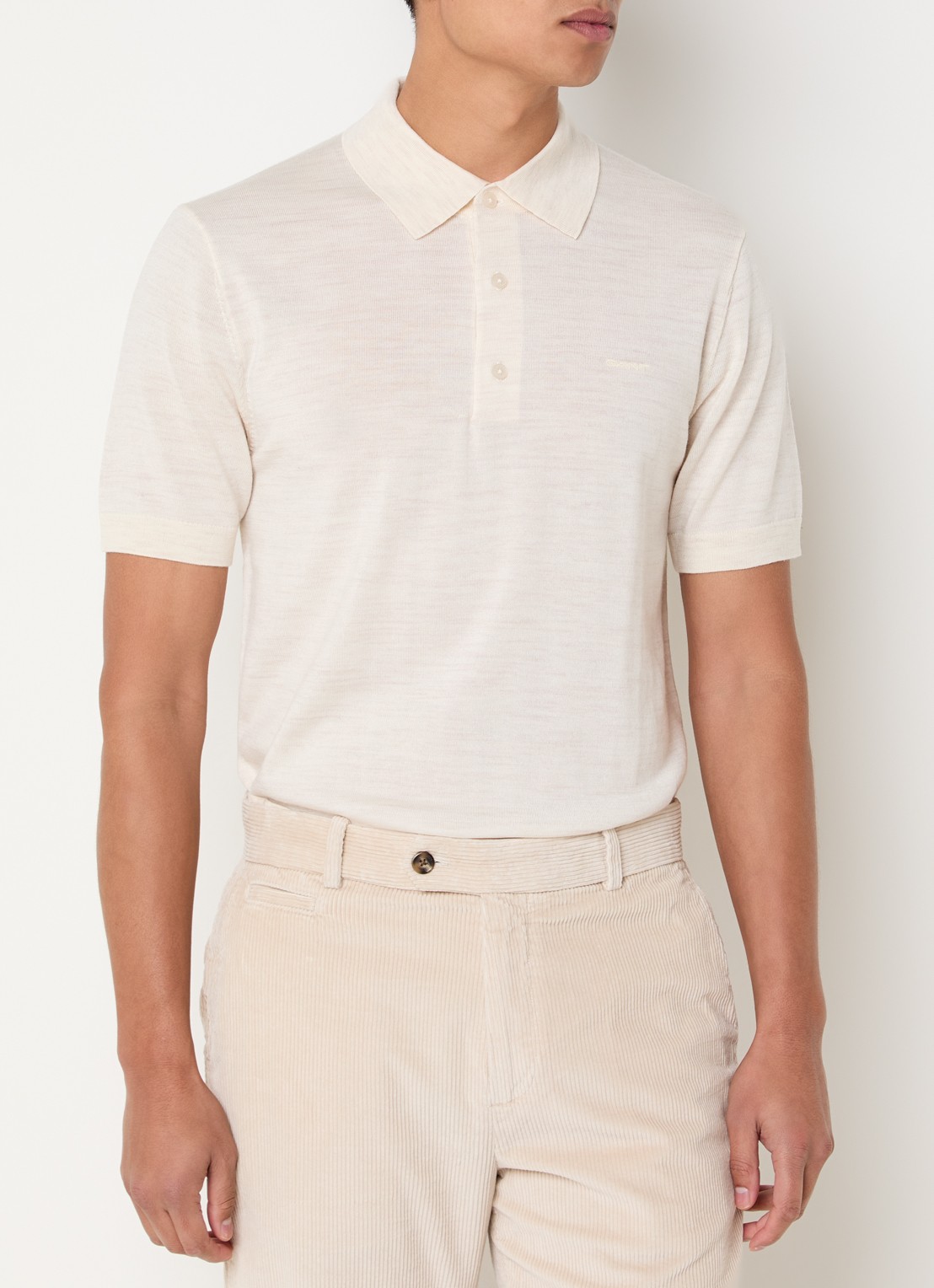 Gant Fijngebreide regular fit polo van merino wol met logoborduring - detail 2 creme