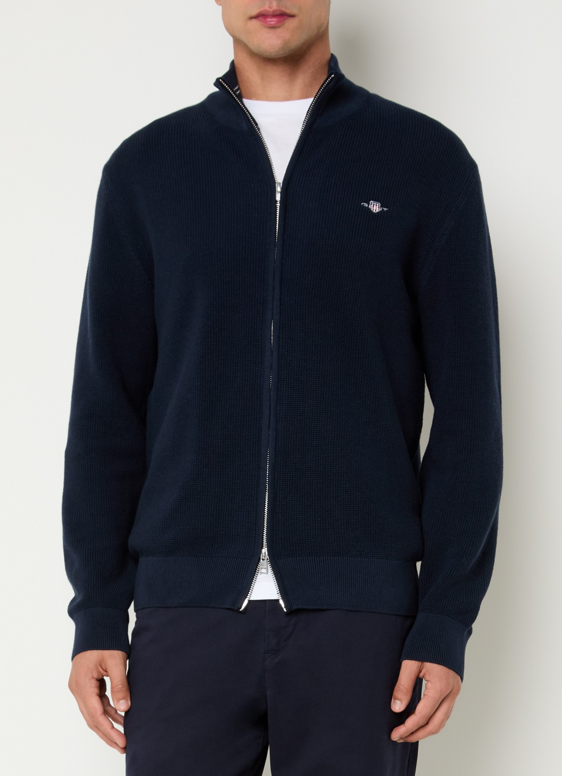 Gant Micro fijngebreid vest met logo - detail 2 donkerblauw