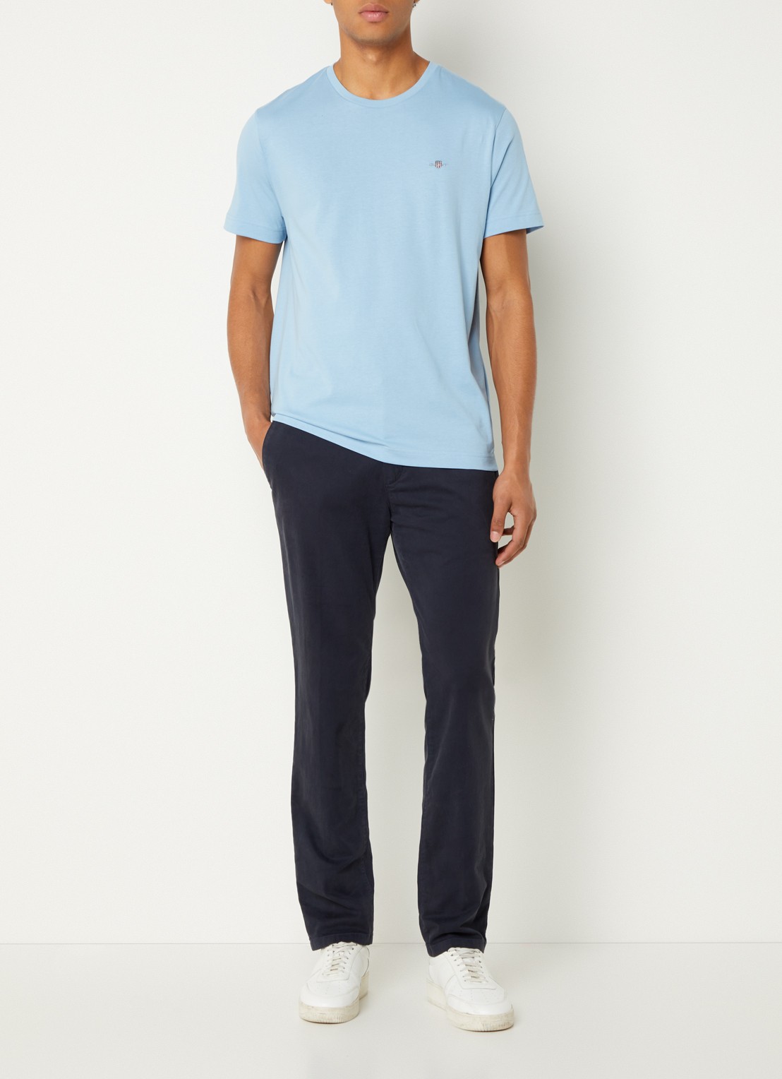 Gant Reg Shield t-shirt met logo - voorkant 3 lichtblauw
