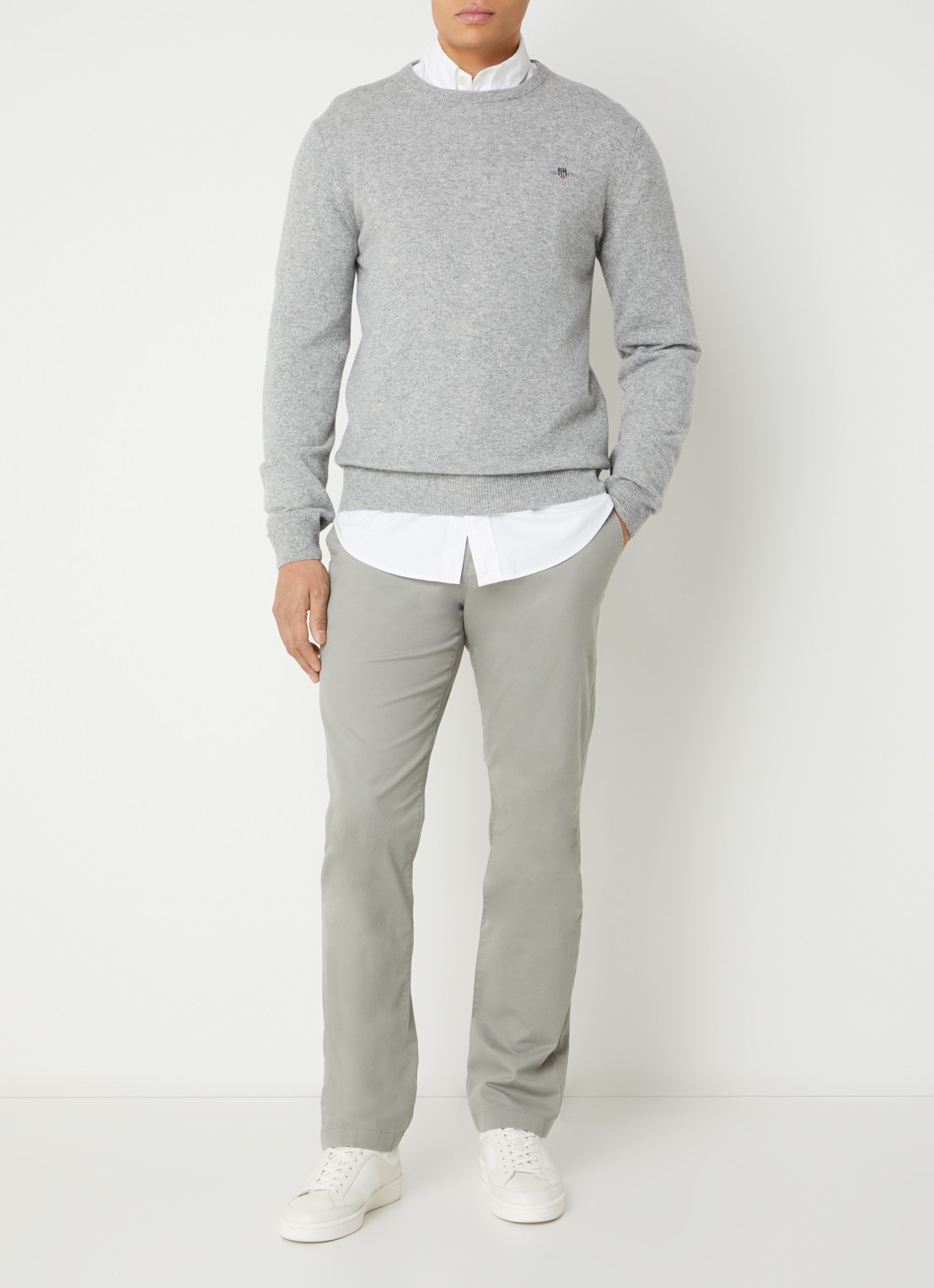 Gant Regular fit chino met steekzakken - voorkant 3 lichtgrijs