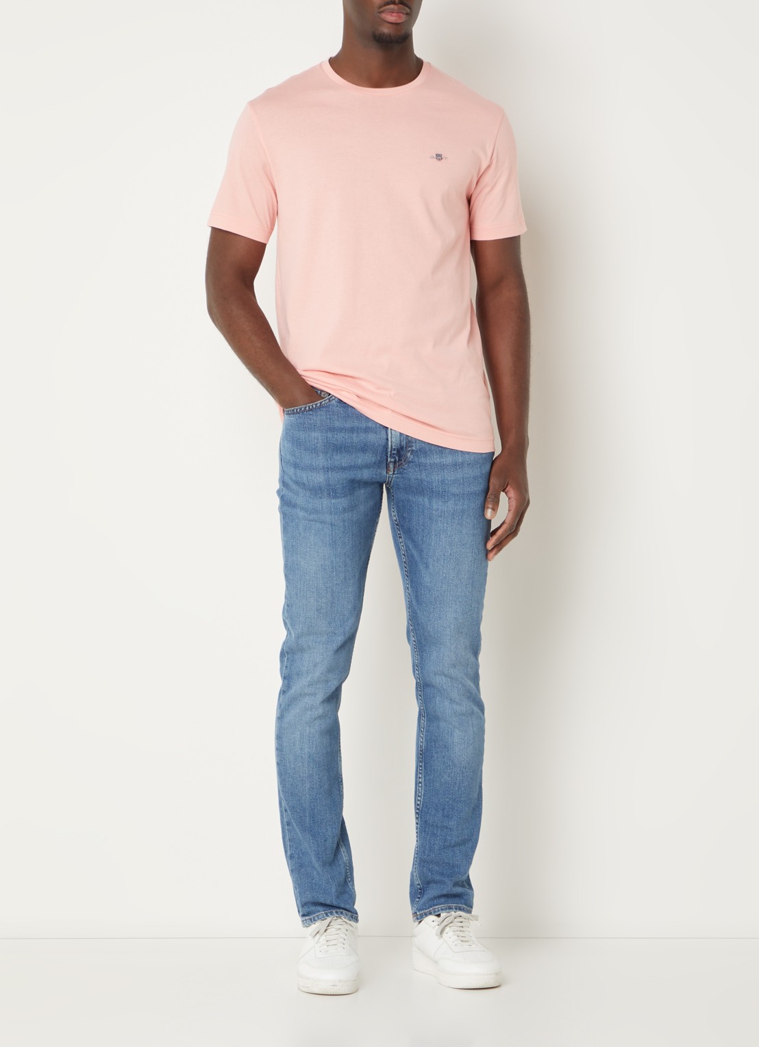 Gant T-shirt met logoborduring - voorkant 2 zalmroze