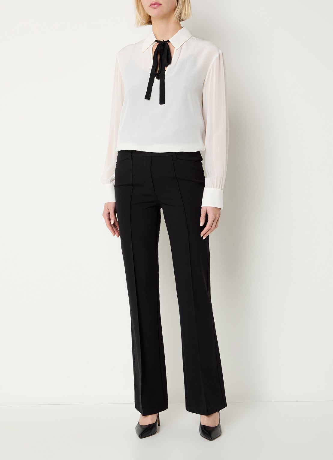 Gardeur Mid waist flared fit pantalon met steekzakken  - voorkant 3 zwart