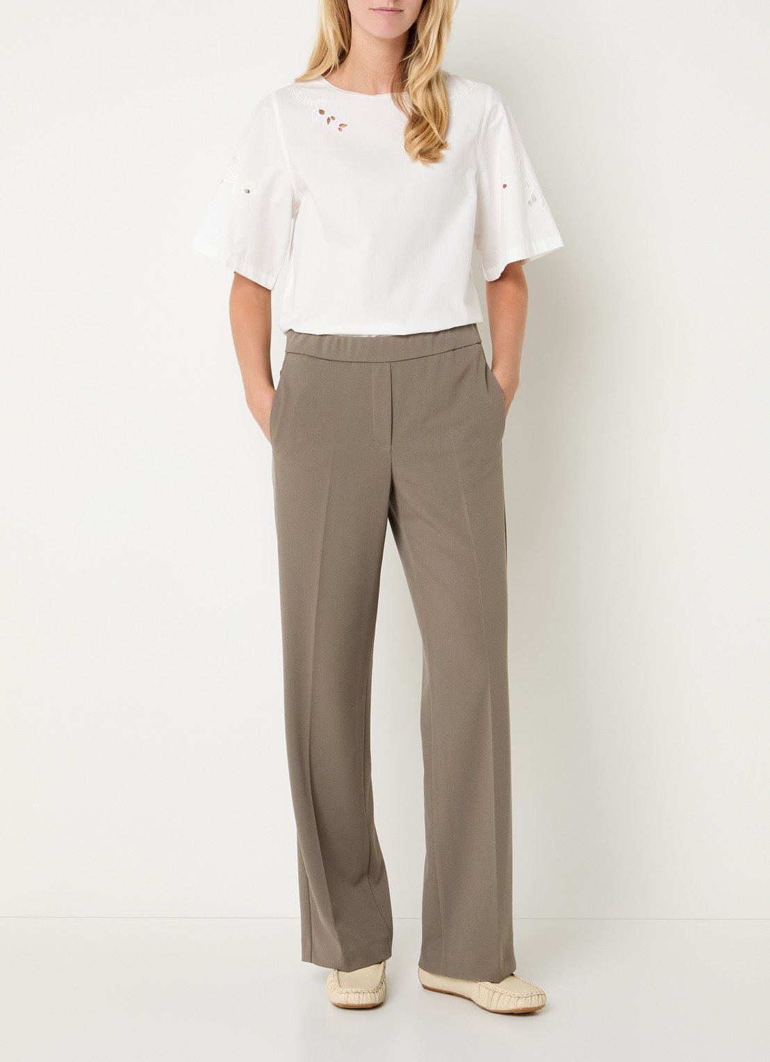 Gardeur Mid waist straight fit pantalon met steekzakken - voorkant 2 lichtbruin