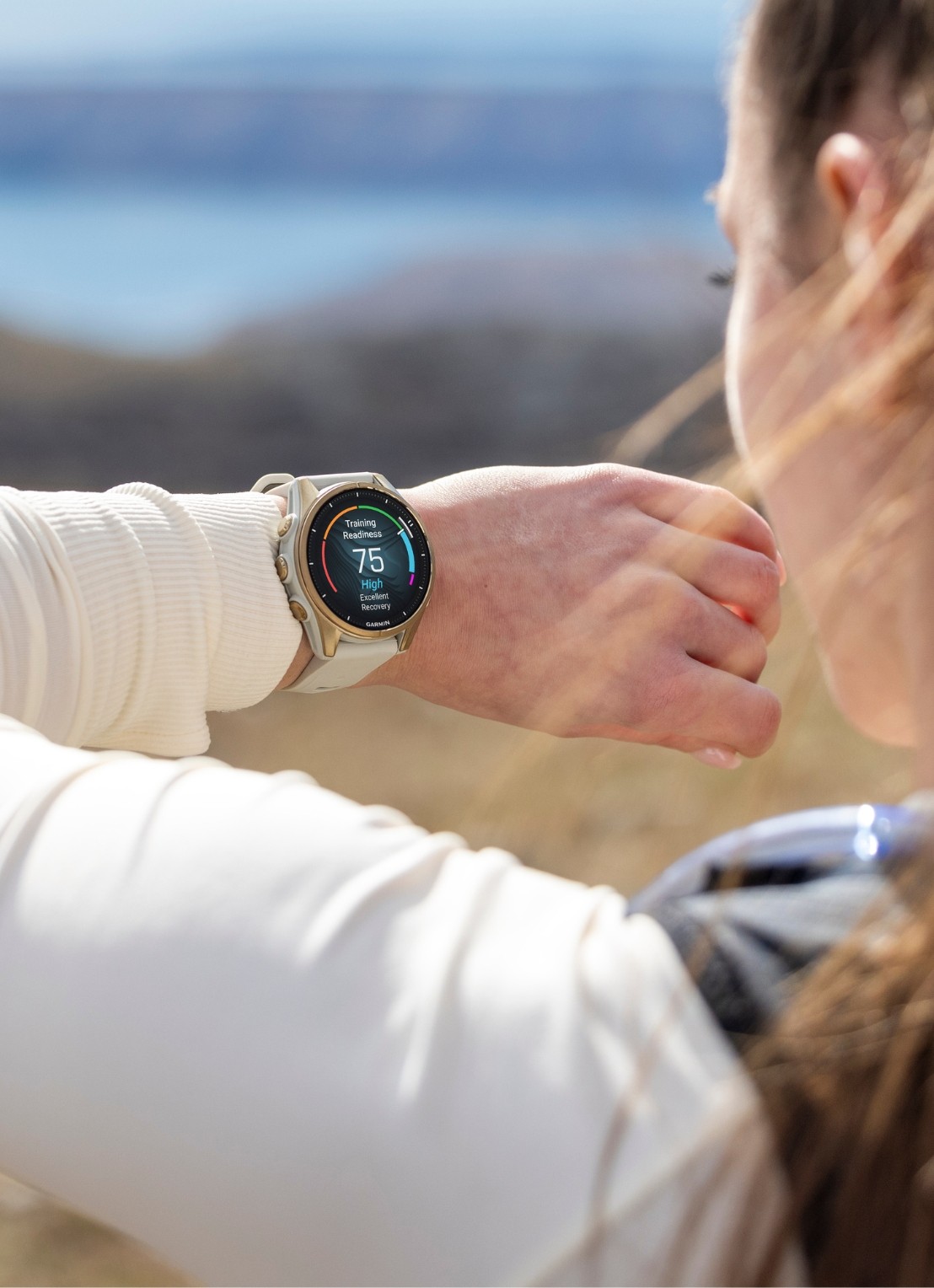 Garmin Fenix 8 43mm, AMOLED, saffier - voorkant 4 goud
