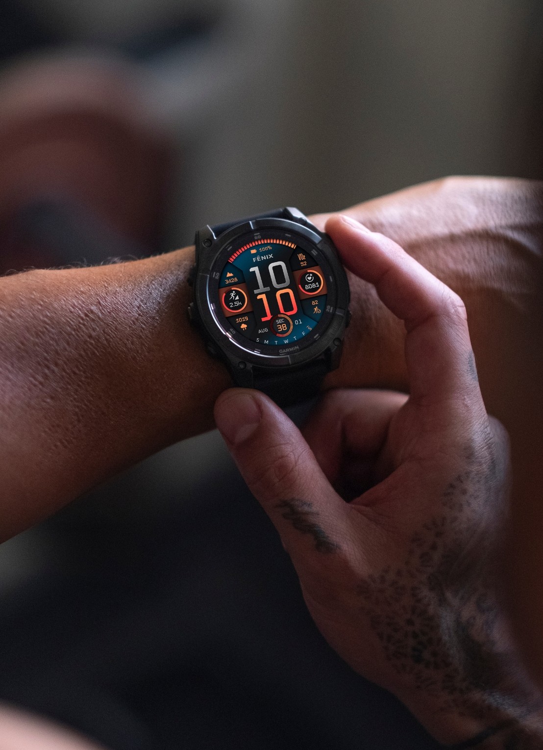 Garmin Fenix 8 43mm, AMOLED, saffier - voorkant 2 metallic
