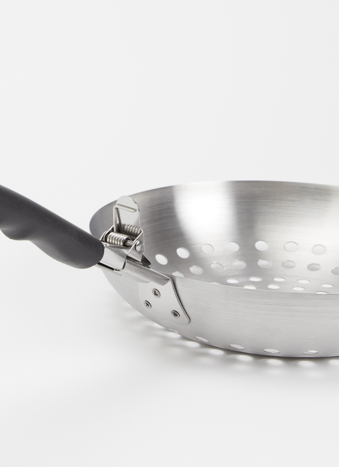 GEFU BBQ Vegetable wokpan Ø28 cm - detail zilver