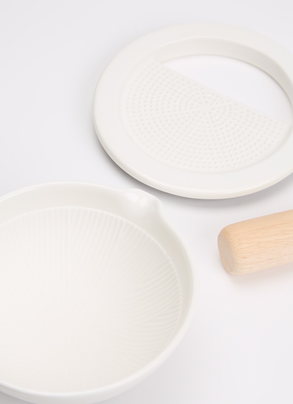 GEFU Suri vijzel met rasp en stamper 13,5 cm - voorkant 2 wit