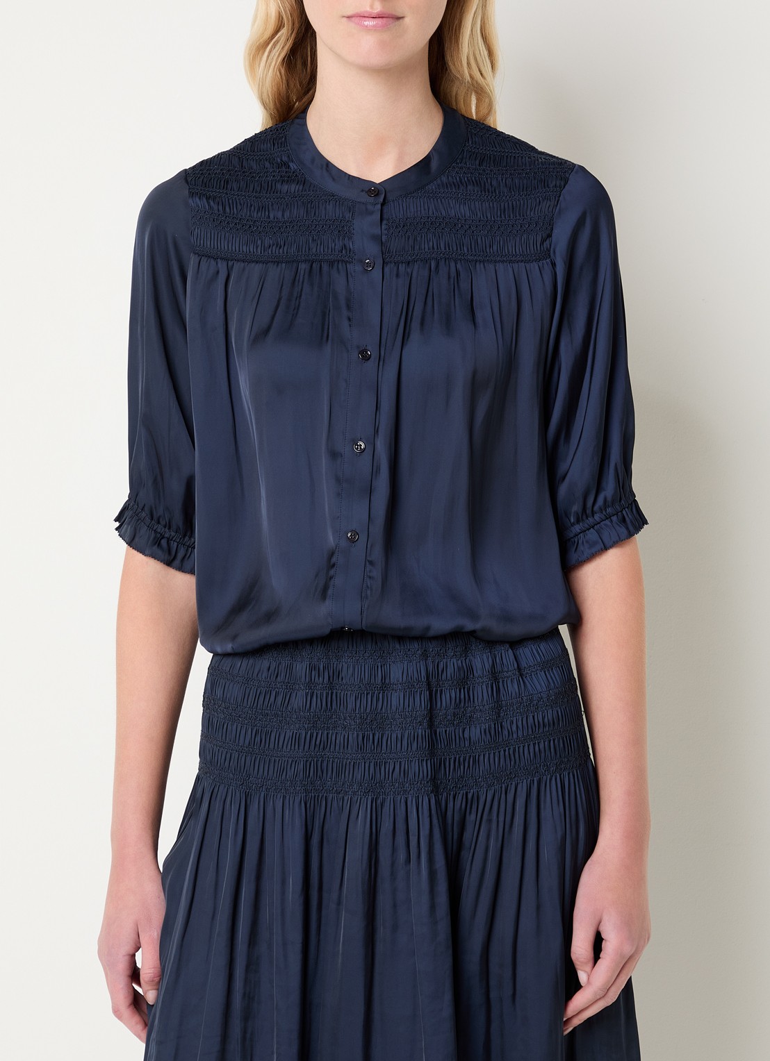 Gerard Darel Catrine blouse van satijn - detail 4 donkerblauw