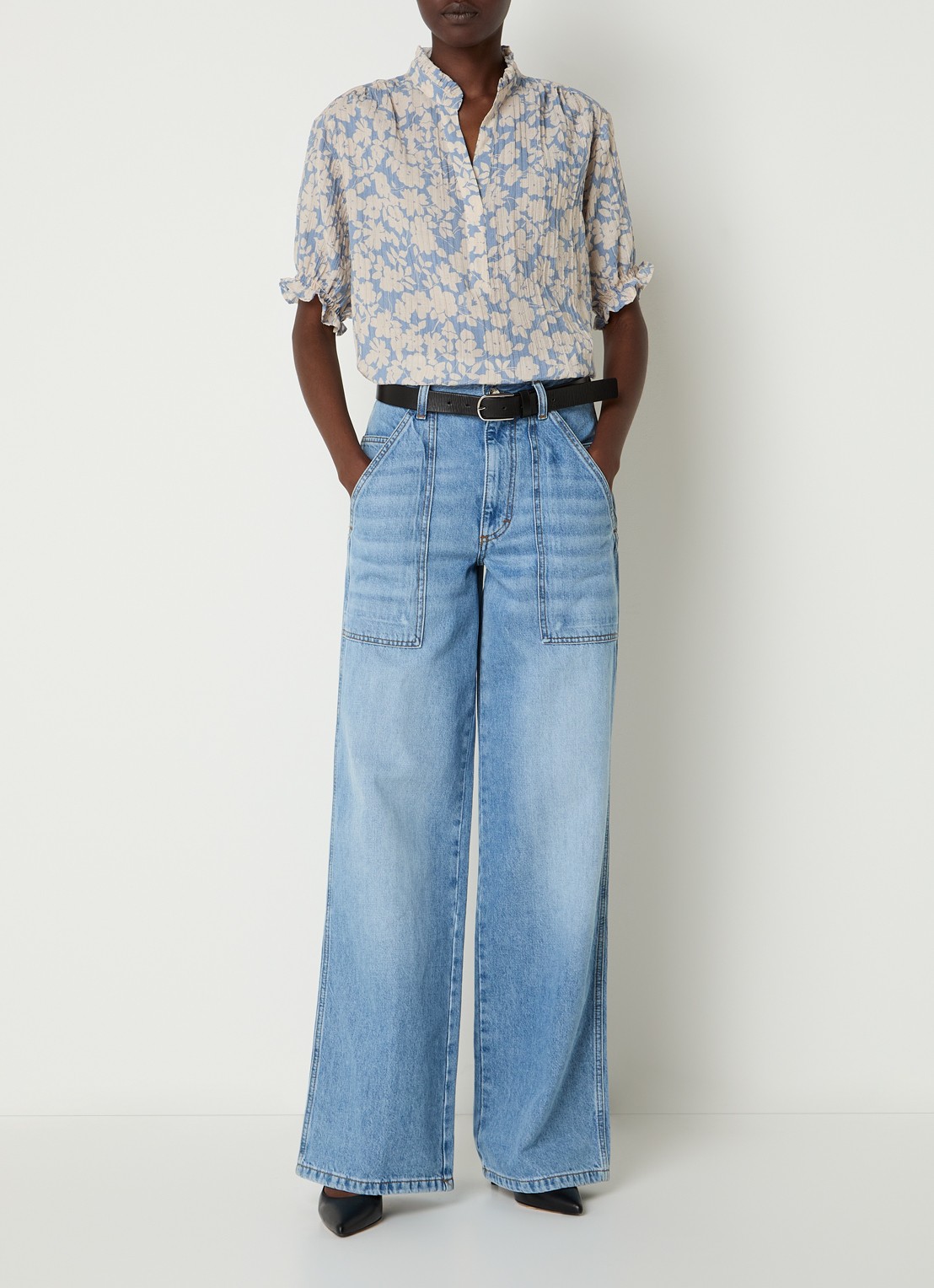 Gerard Darel Cephise blouse met bloemenprint - voorkant 2 lichtblauw