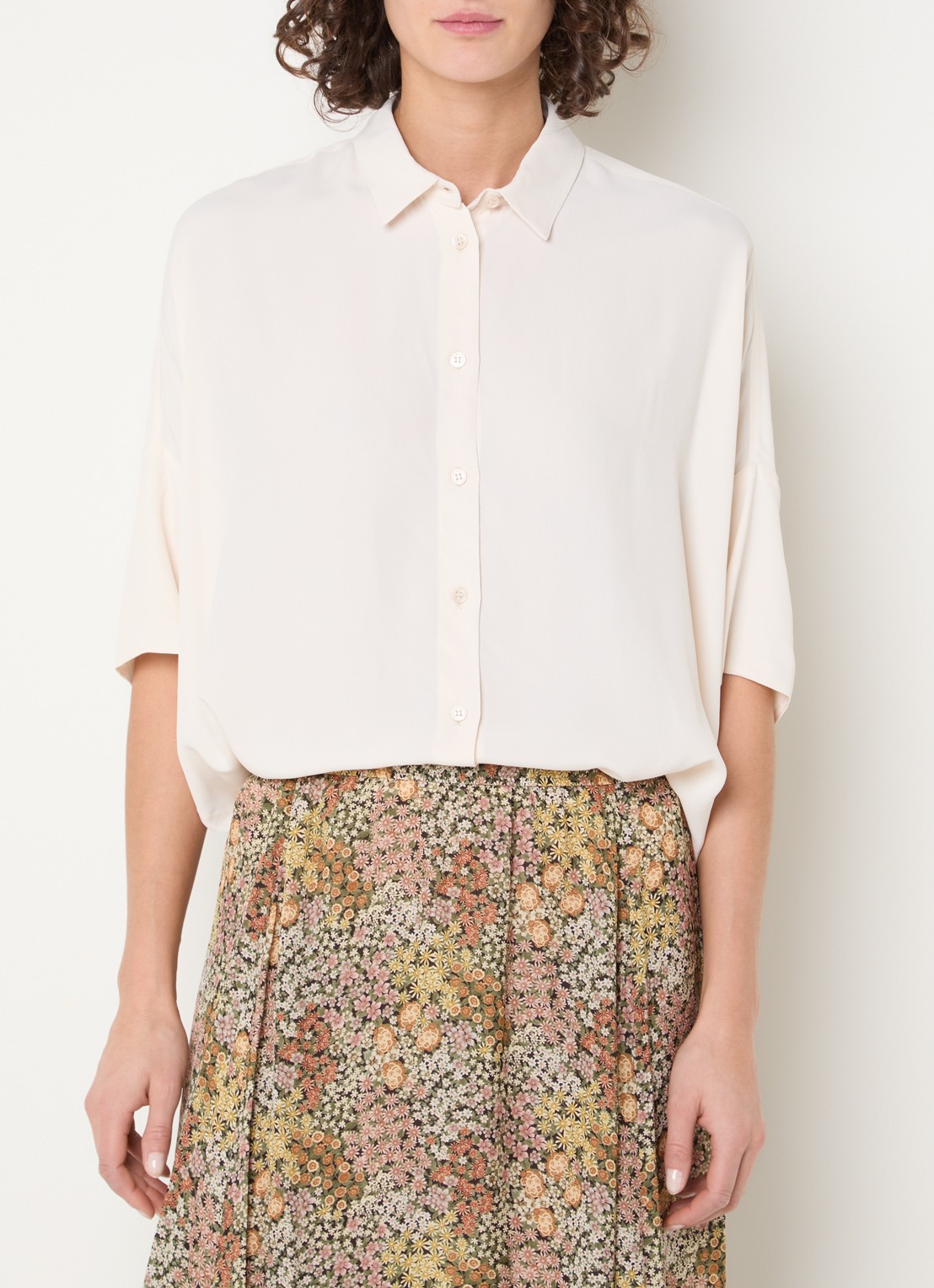 Gerard Darel Cirae oversized blouse in zijdeblend - detail 4 beige