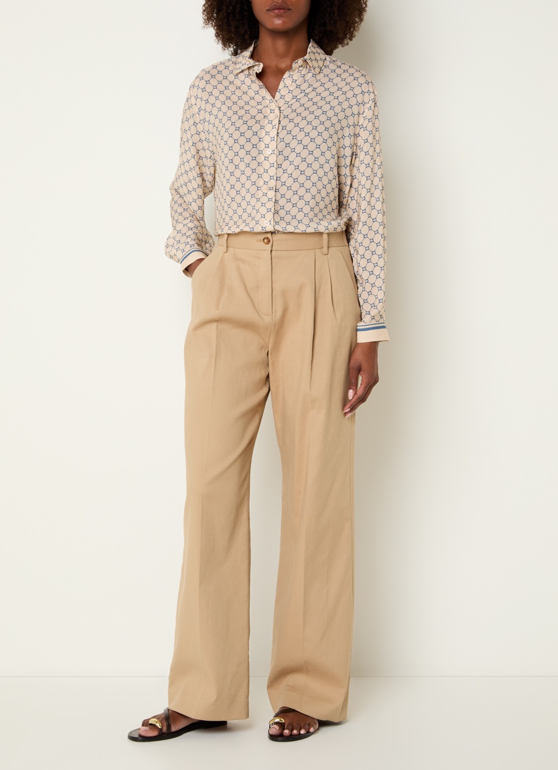 Gerard Darel Clariane blouse met logoprint - voorkant 2 beige