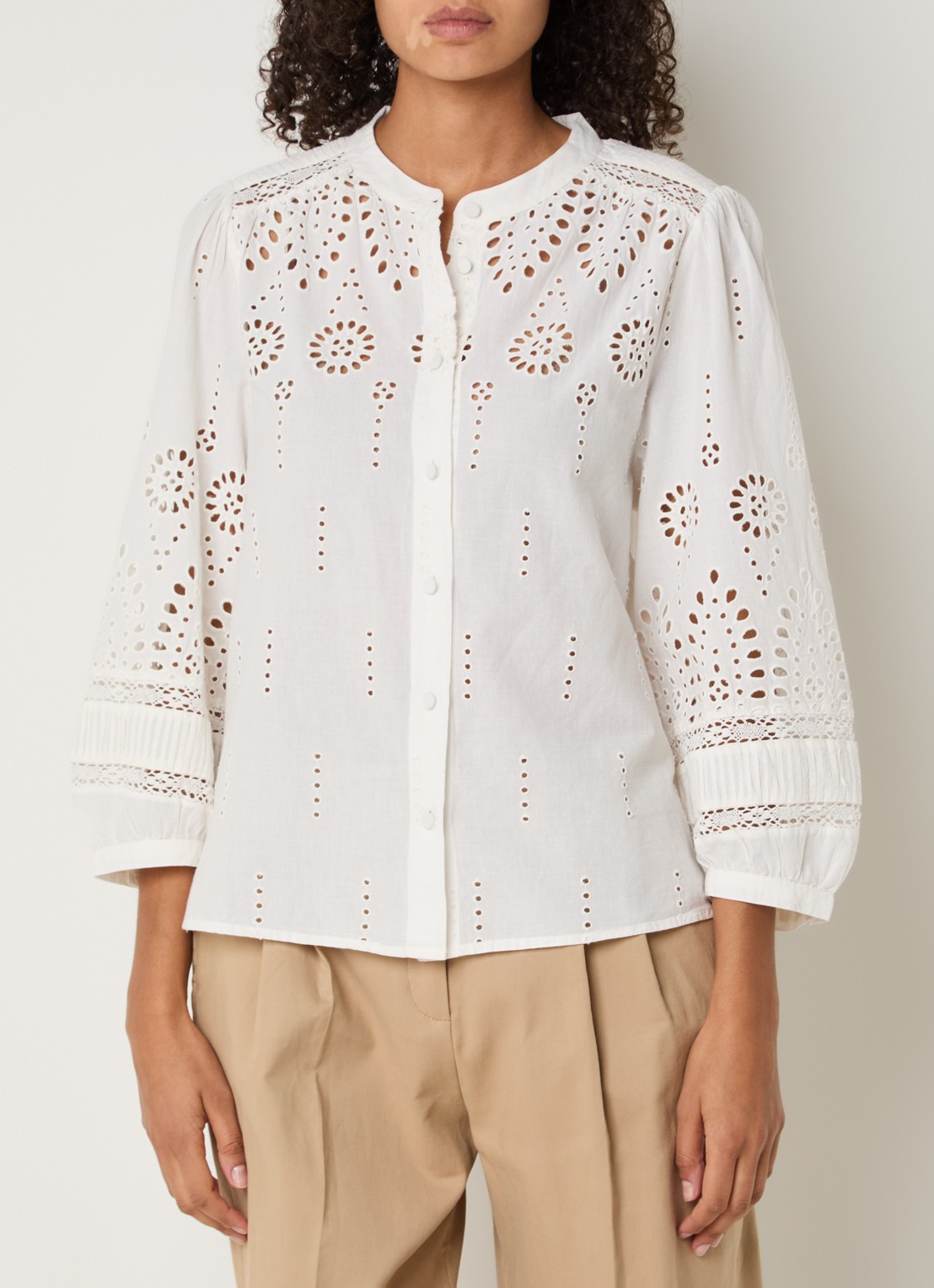 Gerard Darel Cybella blouse met broderie - detail 3 gebroken wit
