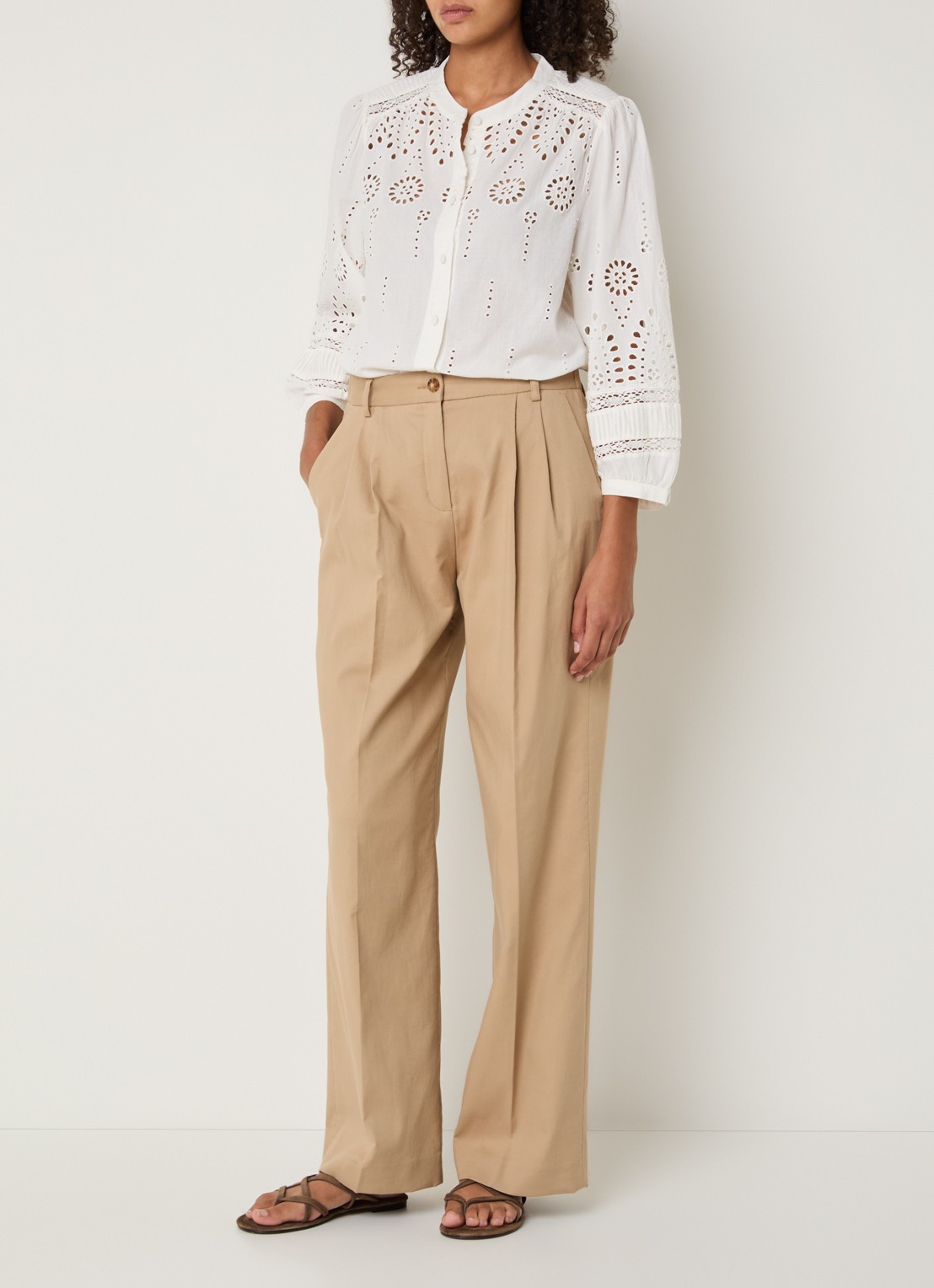 Gerard Darel Cybella blouse met broderie - voorkant 2 gebroken wit