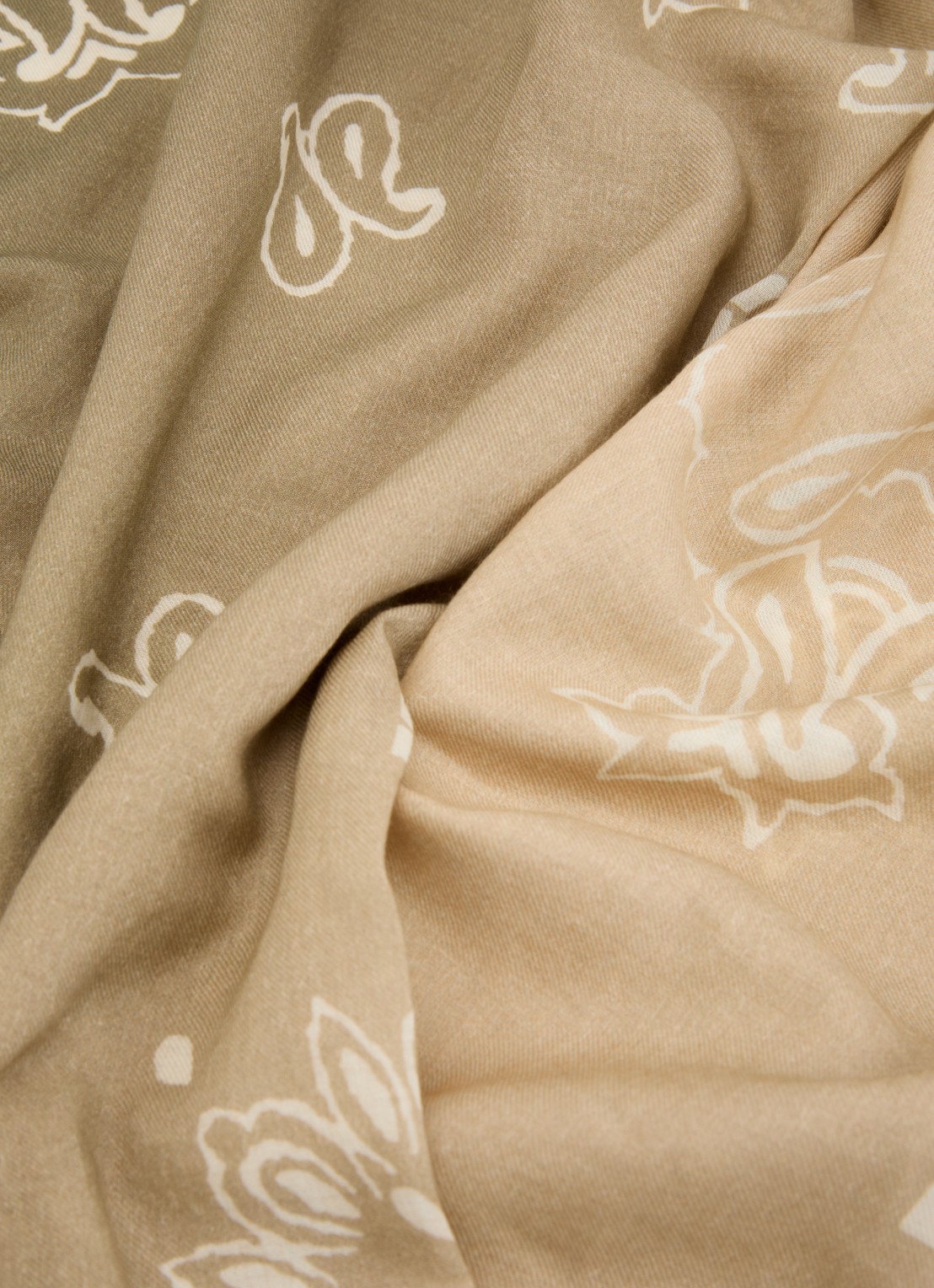 Gerard Darel Dorine sjaal met dip-dye dessin 120 x 120 cm - detail 3 mosgroen