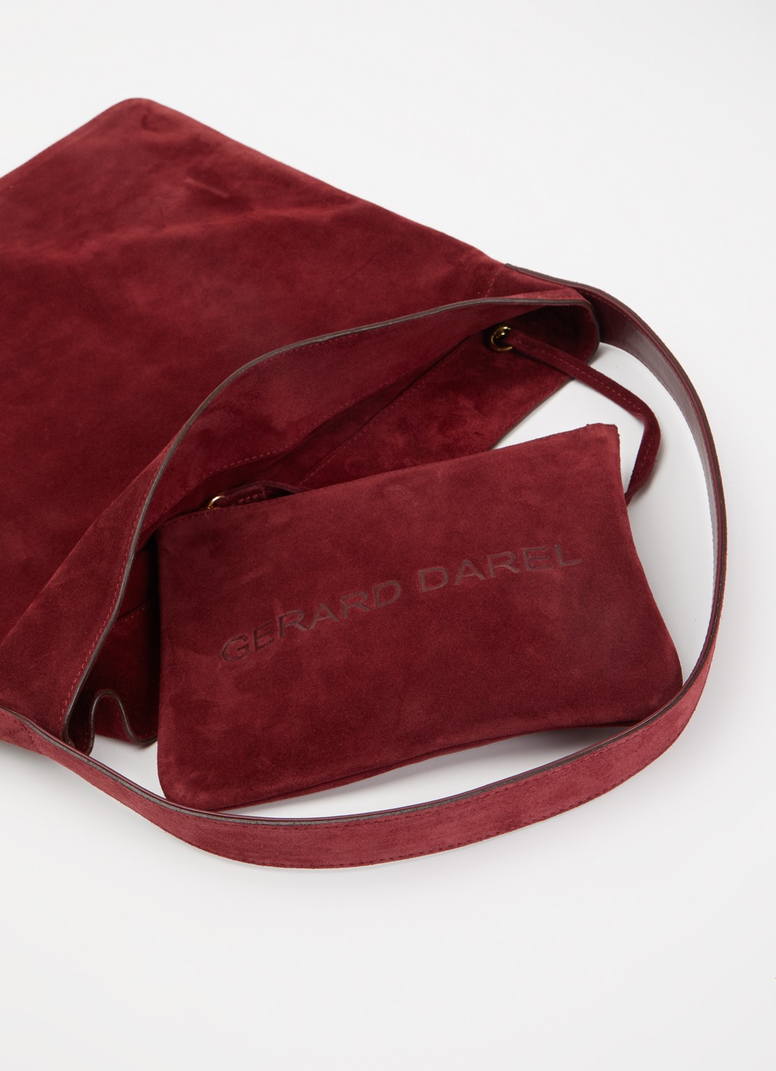 Gerard Darel Lady schoudertas van suède met uitneembaar etui - detail bordeauxrood