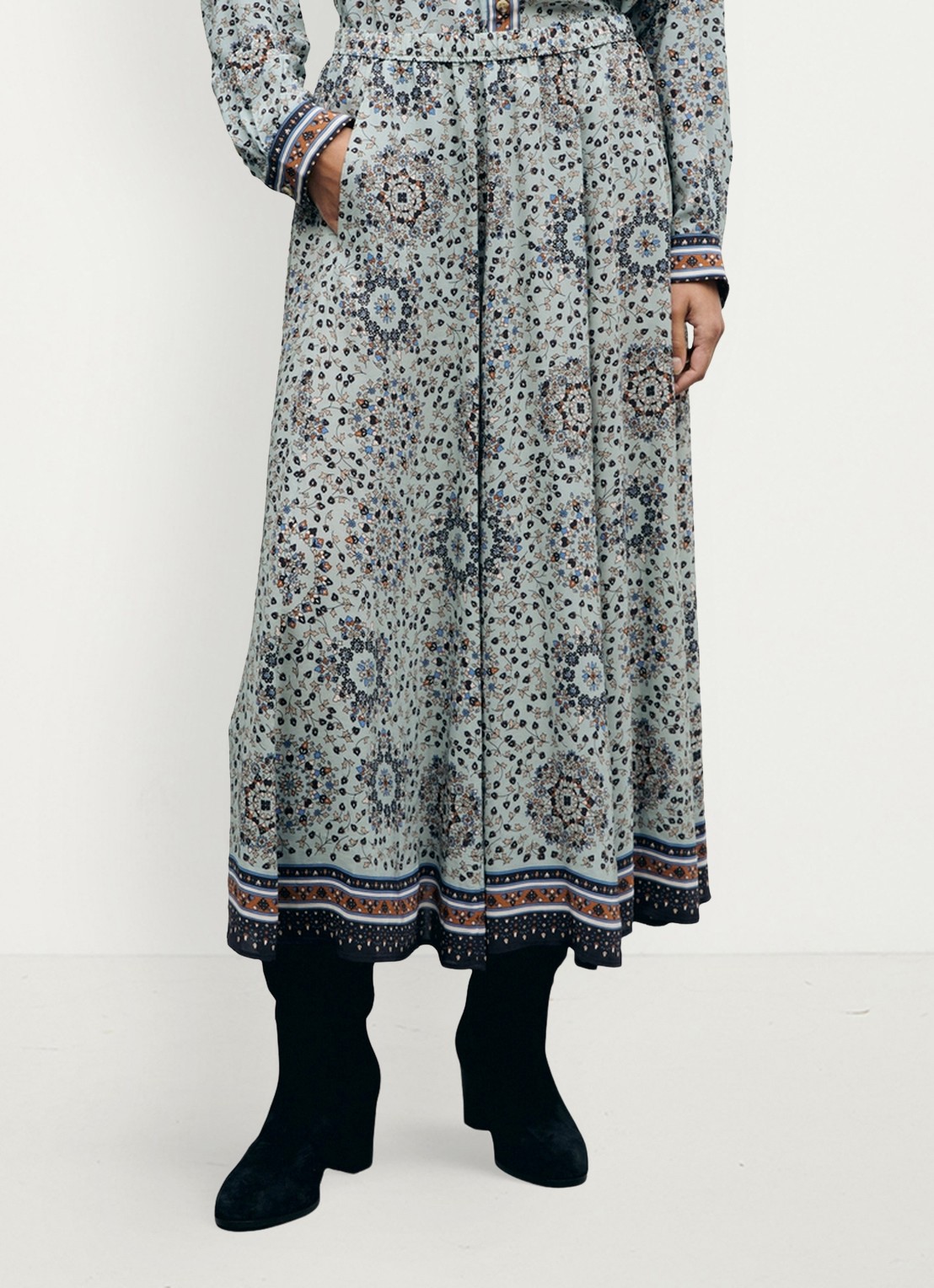 Gerard Darel Tifenn midi rok met paisley dessin - detail 2 lichtblauw