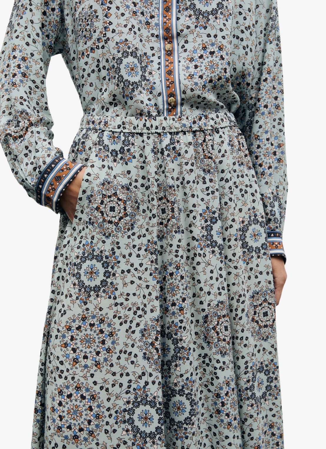 Gerard Darel Tifenn midi rok met paisley dessin - detail 3 lichtblauw