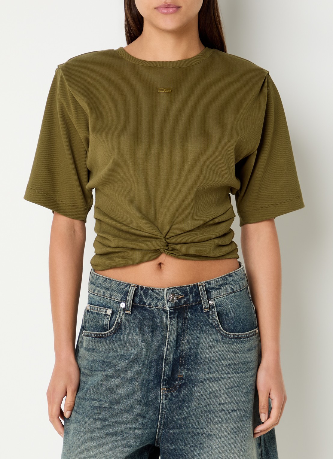 Gestuz Betty top met schoudervulling - detail olijfgroen