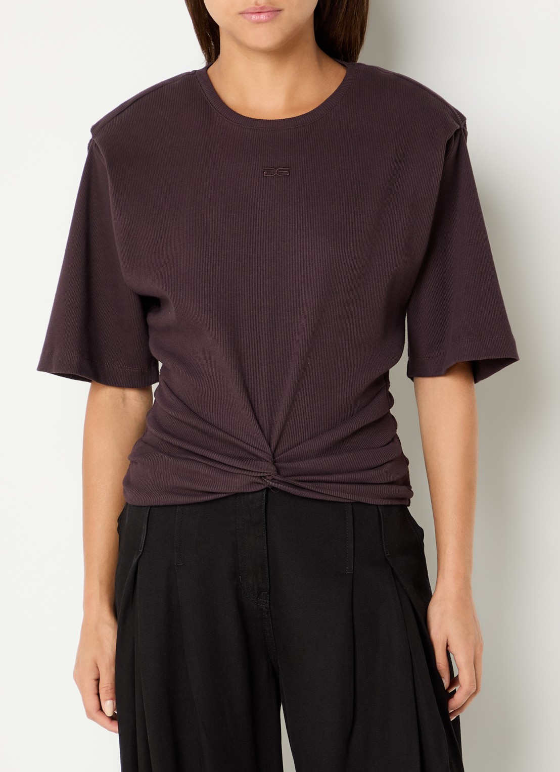Gestuz Betty top met schoudervulling - detail bruin