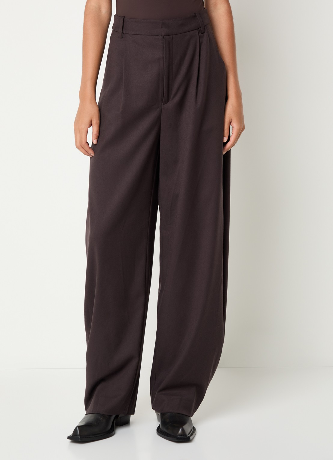 Gestuz Callia high waist wide fit pantalon met steekzakken - detail 2 donkerbruin