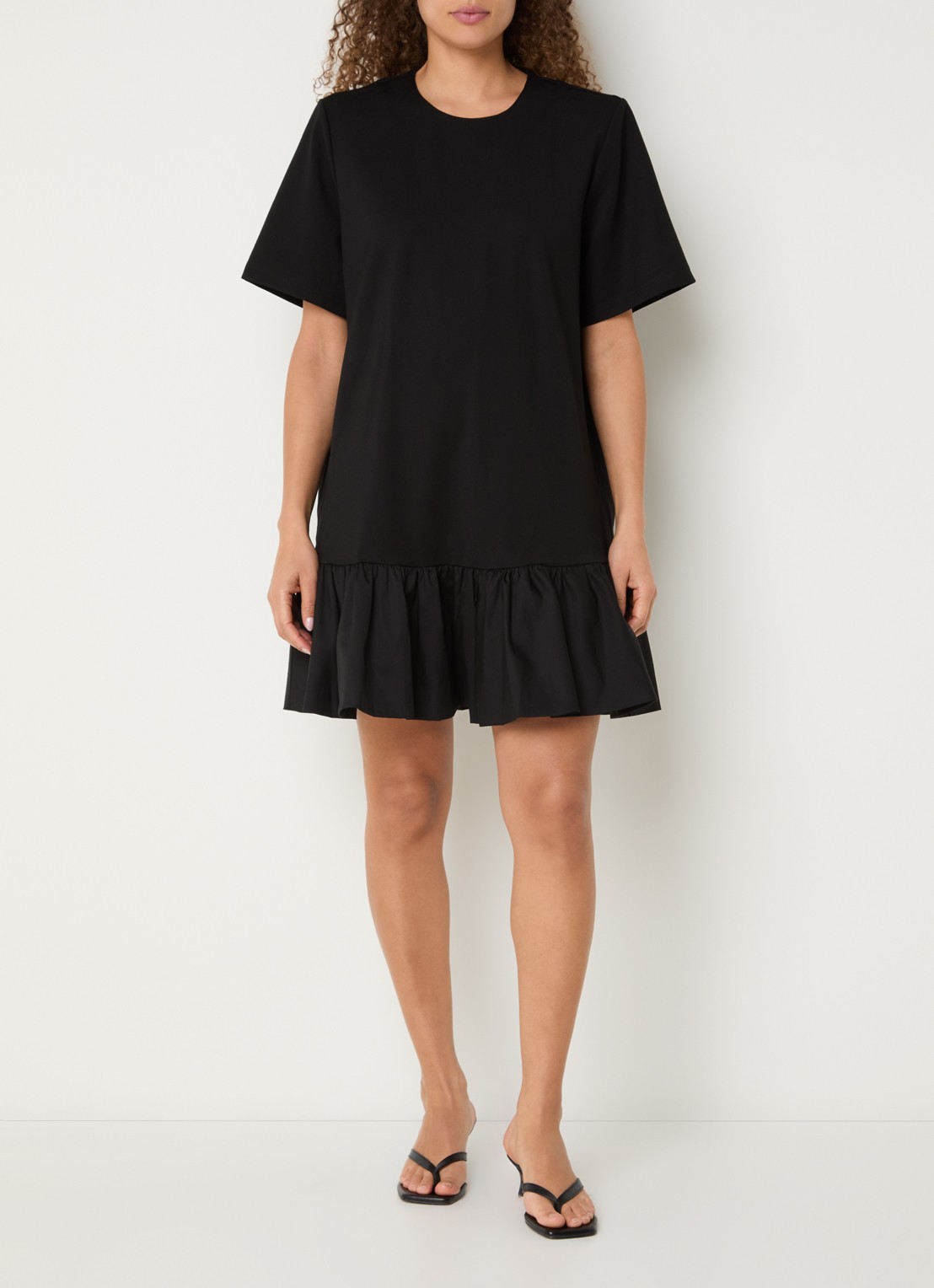 Gestuz Erin mini jurk met peplum - voorkant 2 zwart