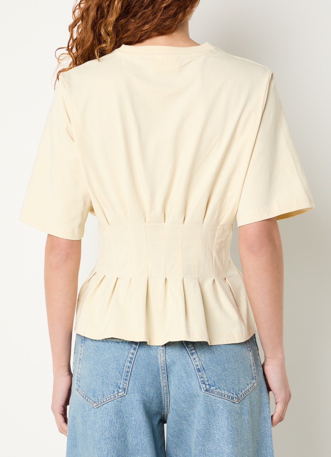Gestuz GZinez T-shirt met plooidetail - achterkant 4 beige