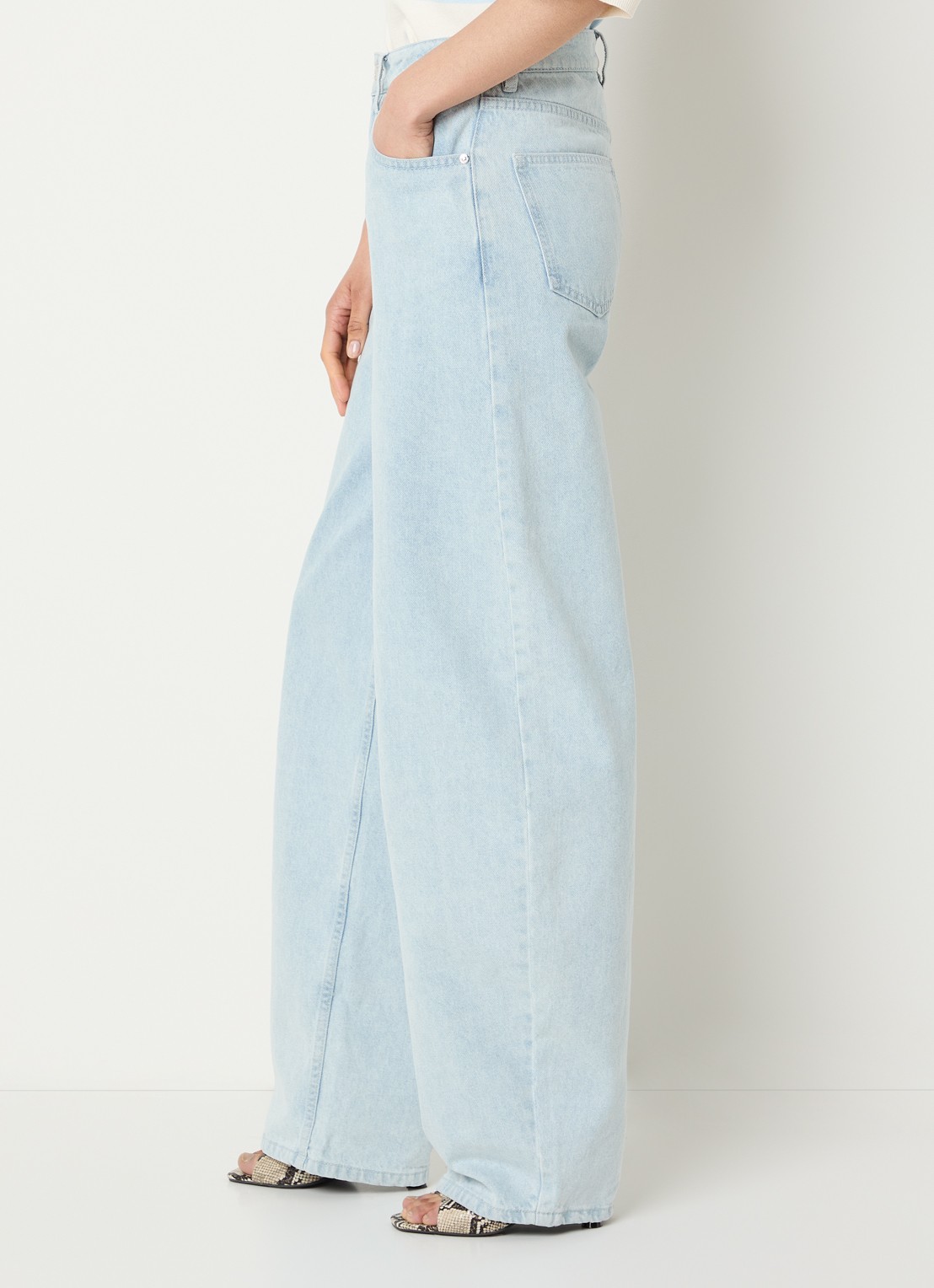Gestuz GZparwana high waist balloon fit jeans met lichte wassing - detail 3 lichtblauw