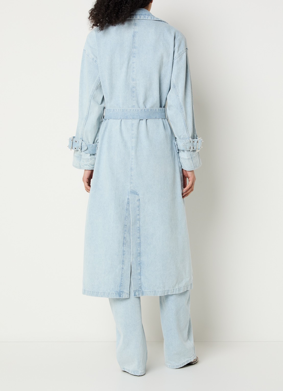 Gestuz GZparwana trenchcoat van chambray met strikceintuur - achterkant 4 lichtblauw
