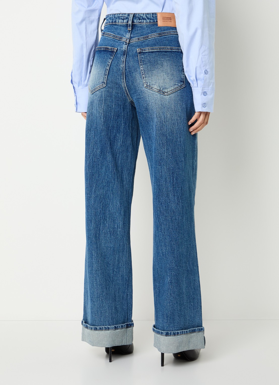 Gestuz GZsara high waist wide leg jeans met steekzakken - achterkant blauw
